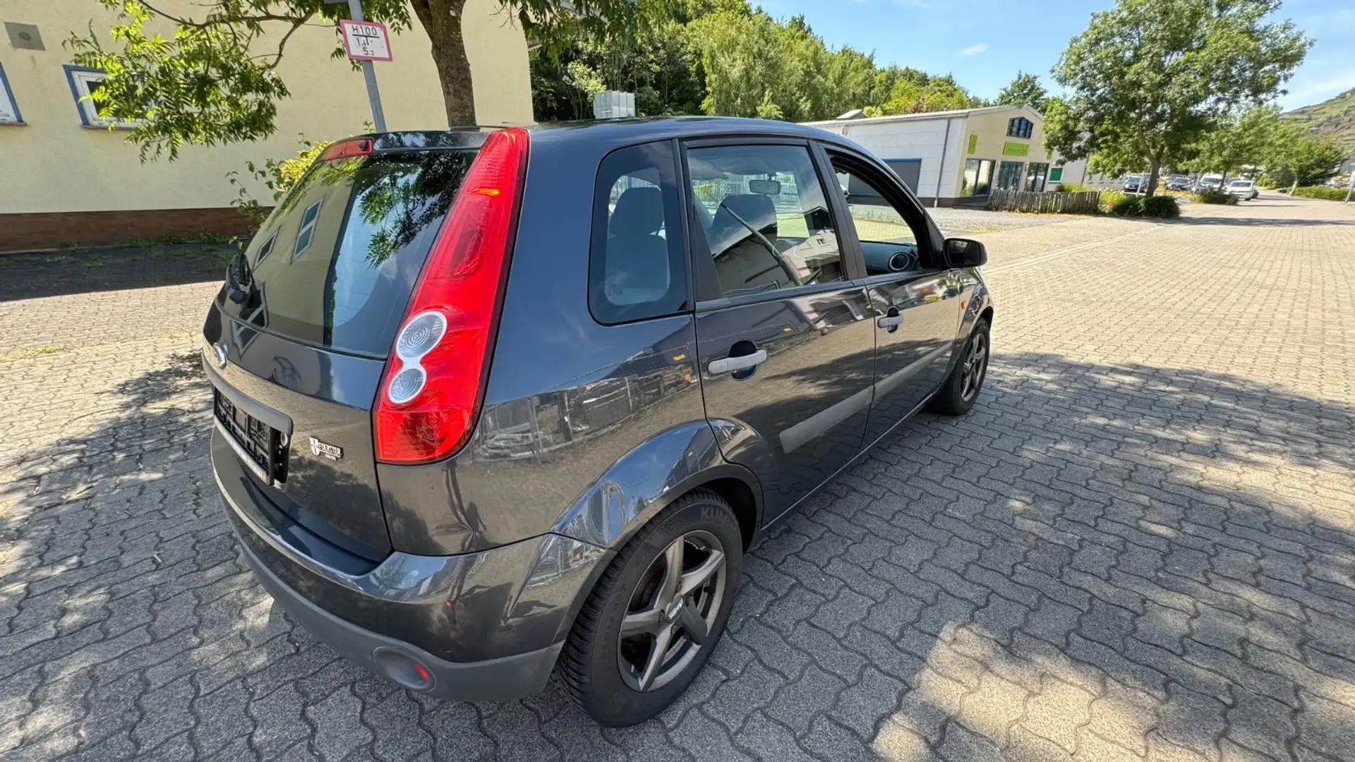 Ford Fiesta 1,3 5T 1J Tüv Klima Alu 8 f a 2.Hd. Fh fp Grau - 2