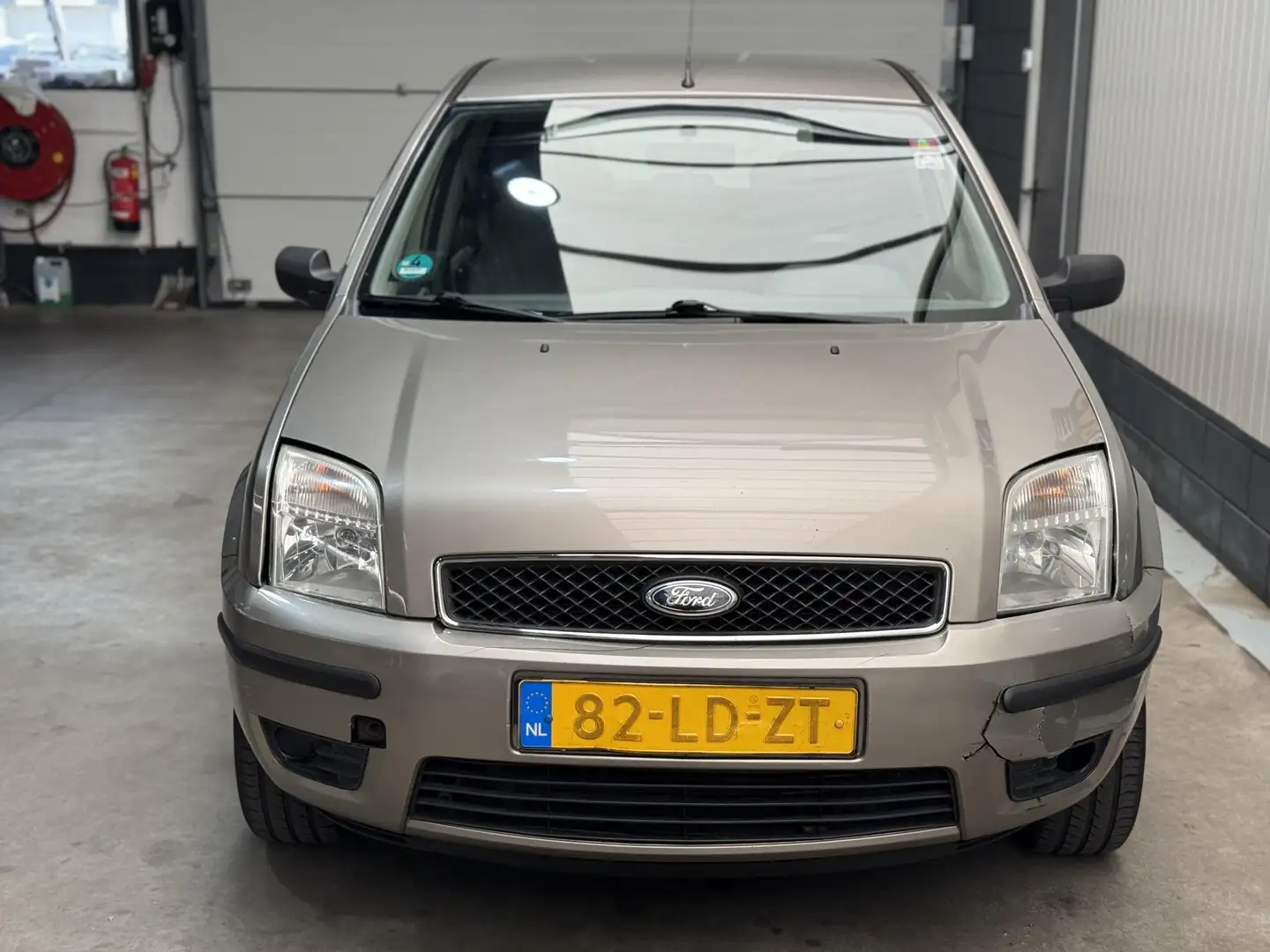 Ford Fusion 1.6-16V Luxury Vol jaar APK Airco Grijs - 2