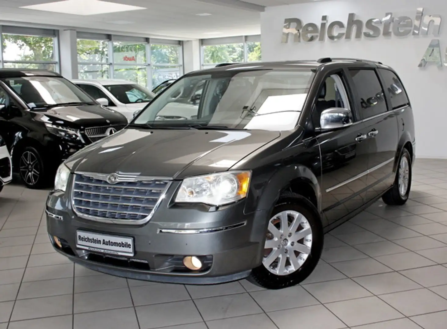 Chrysler Grand Voyager Limited 2.8 CRD 7 Sitze Stown Go Czarny - 1