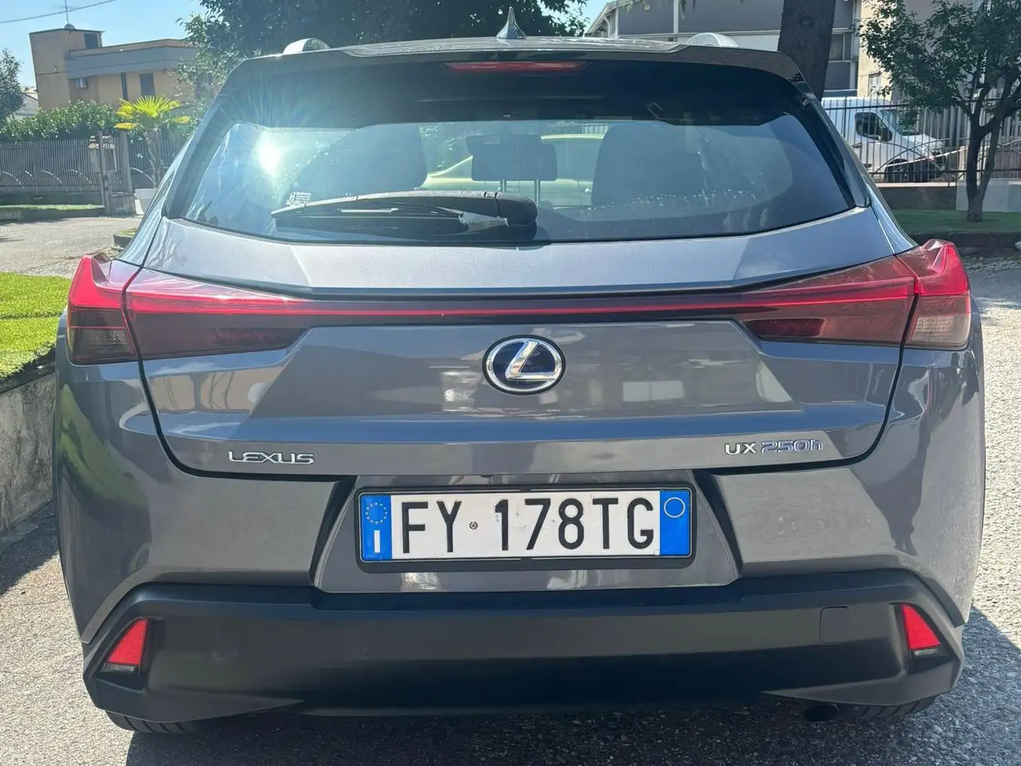 Lexus UX 200 UX 2019 250h 2.0 Executive 2wd cvt Szürke - 2