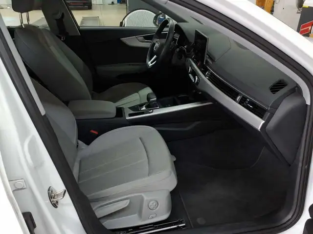 Audi A4 view 8