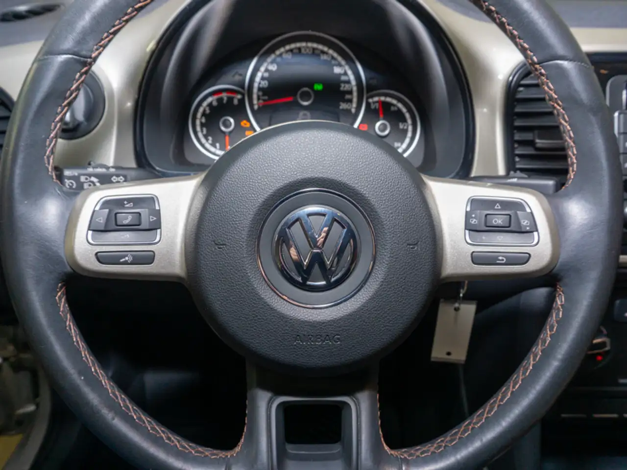 Volkswagen Beetle снимка Volkswagen Beetle