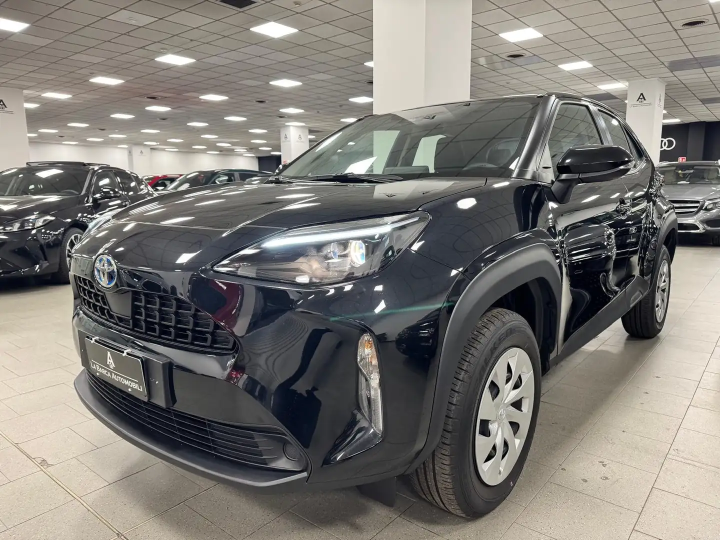 Toyota Yaris Cross 1.5h Active fwd 115cv e-cvt Nero - 2