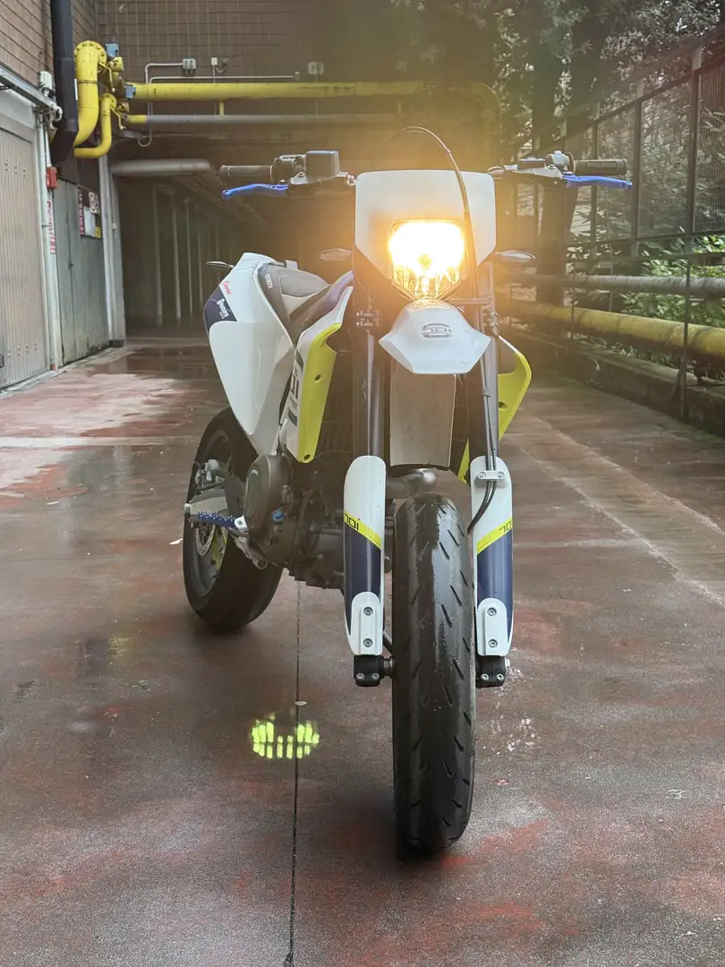 Husqvarna 701 Supermoto - 1