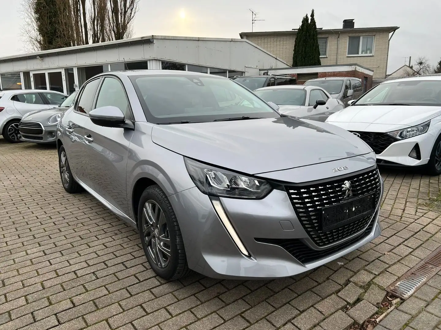 Peugeot 208 Active Grau - 1