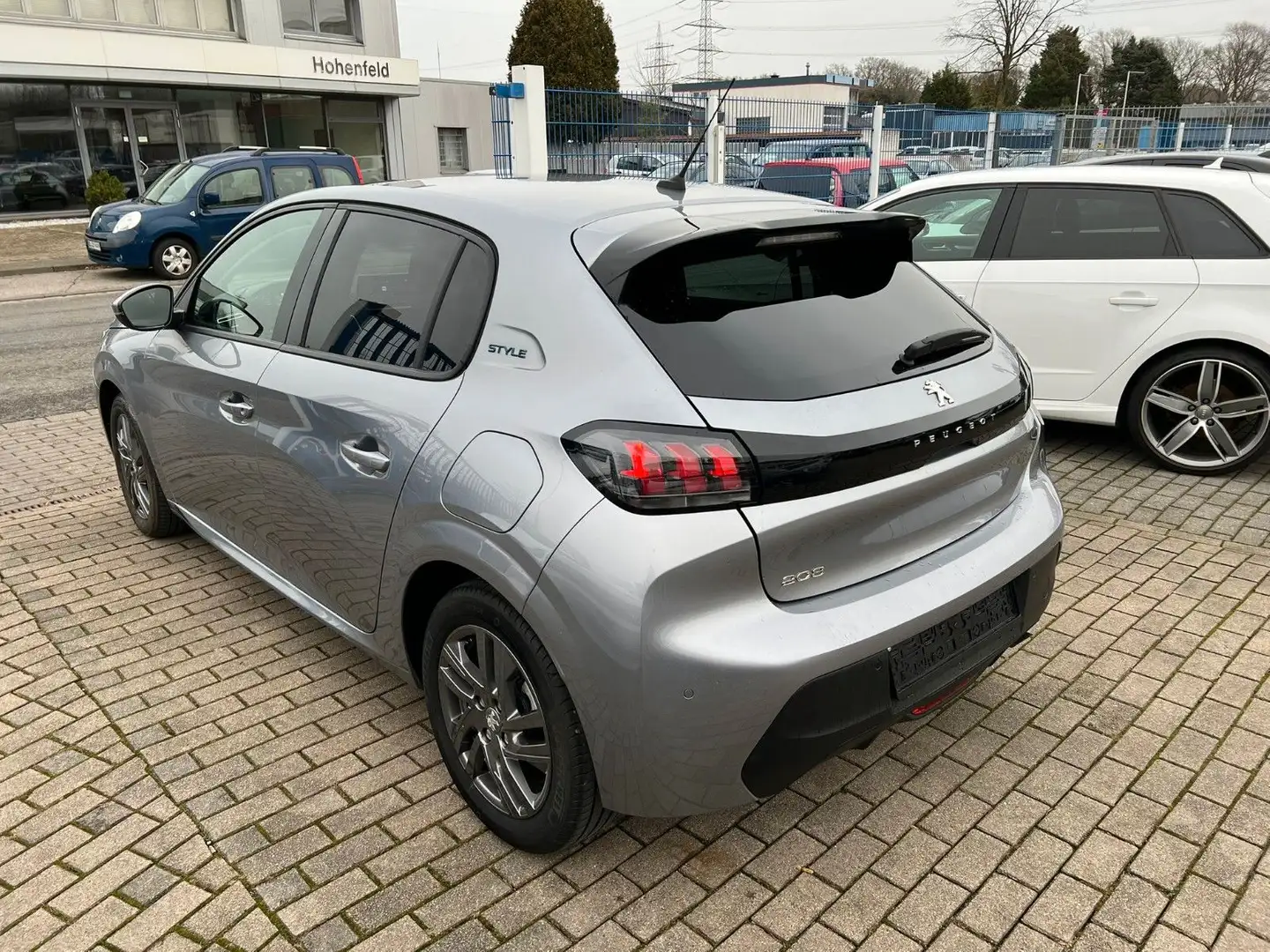 Peugeot 208 Active Grau - 2