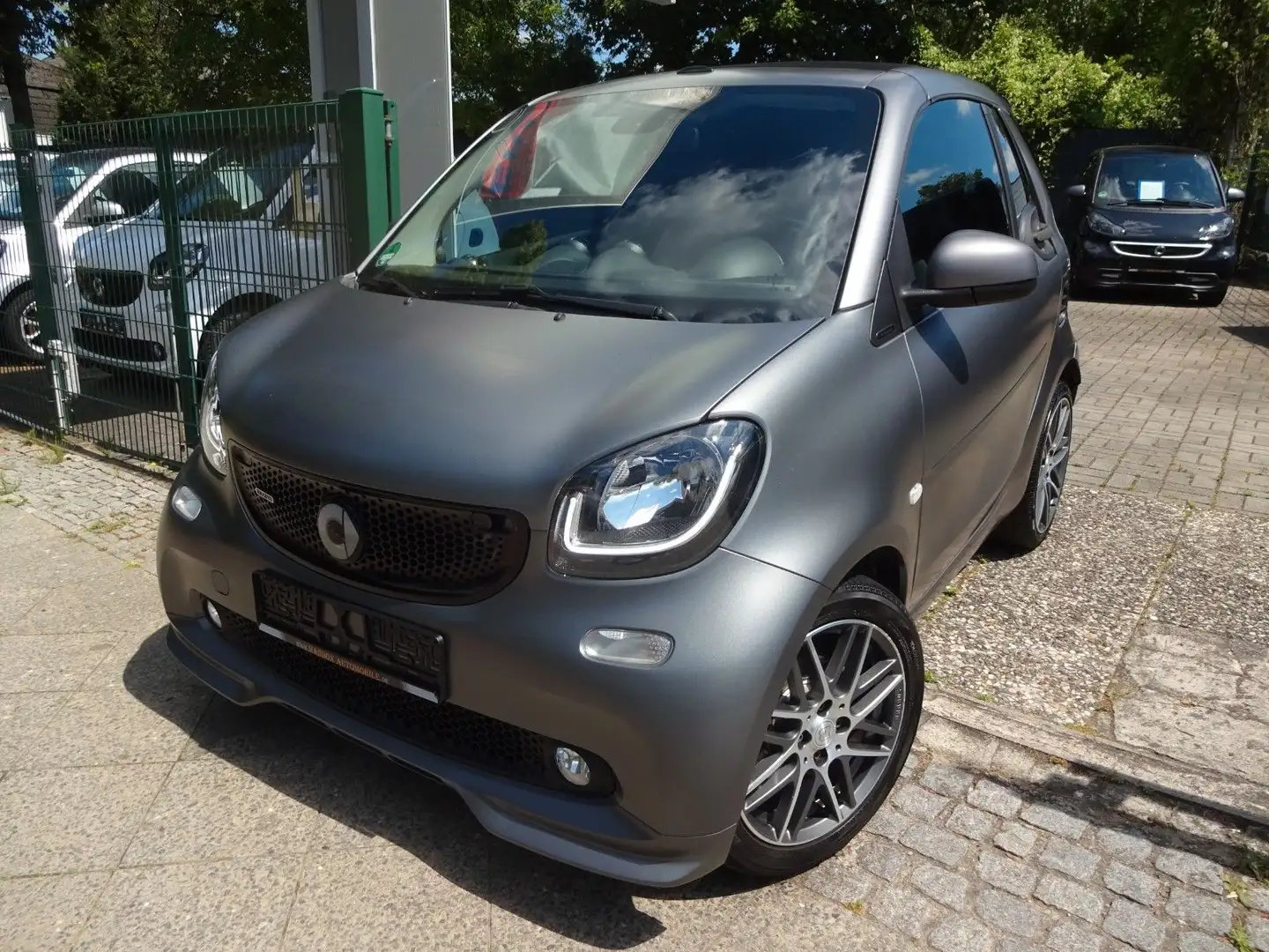 smart forTwo cabrio Brabus Xclusive ,Kamera ,JBL,LED Grau - 1