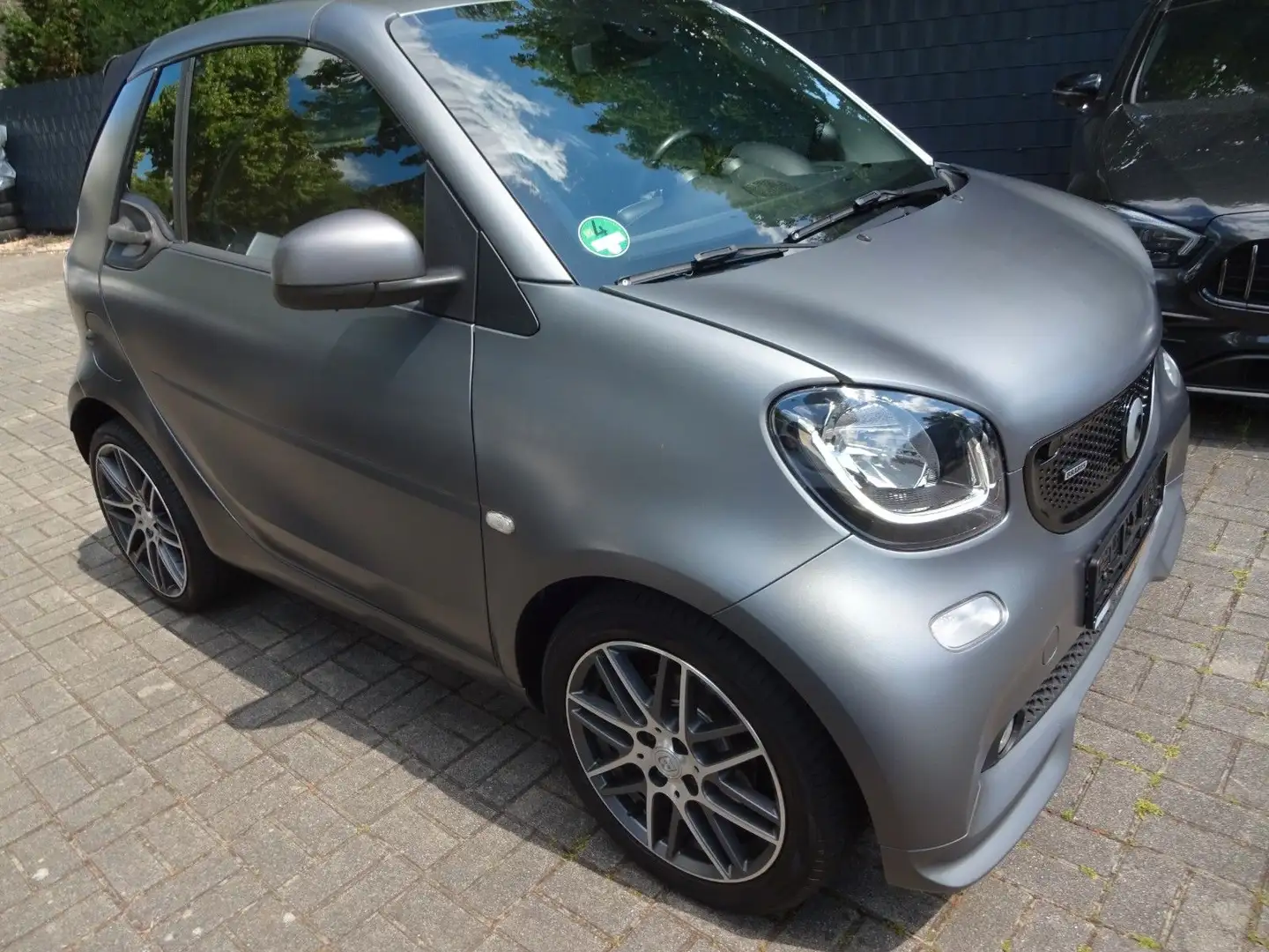 smart forTwo cabrio Brabus Xclusive ,Kamera ,JBL,LED Grau - 2