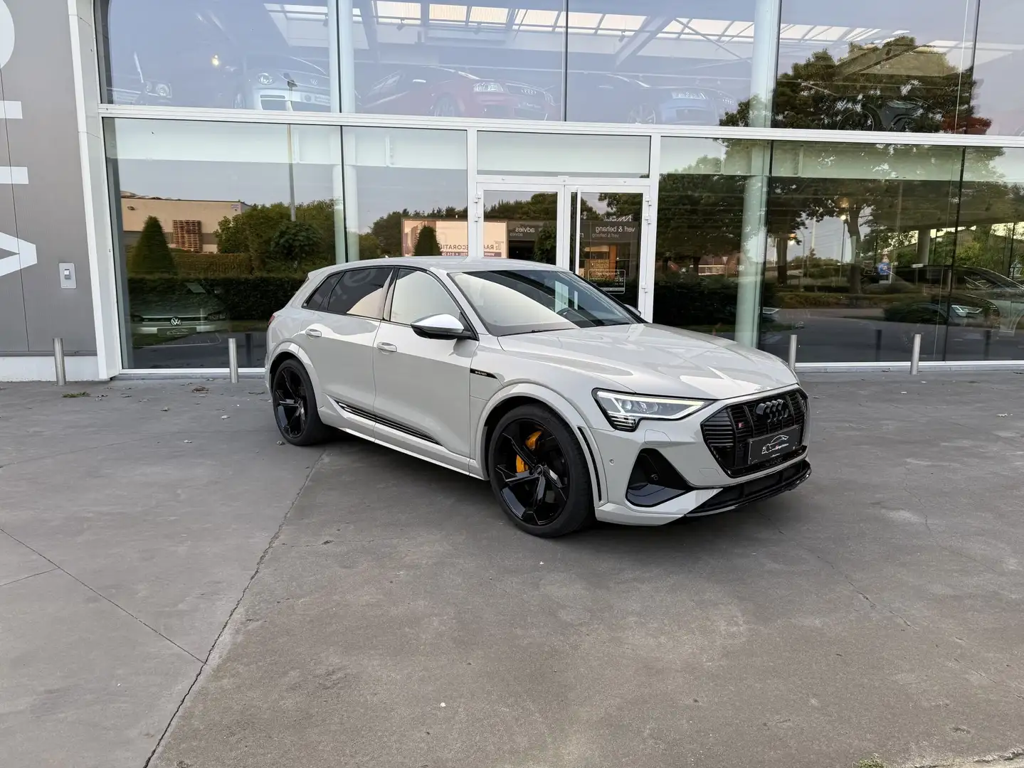 Audi e-tron SOLD BIJ GARAGE VRIENS YVES BV!!!!! Бежевий - 2