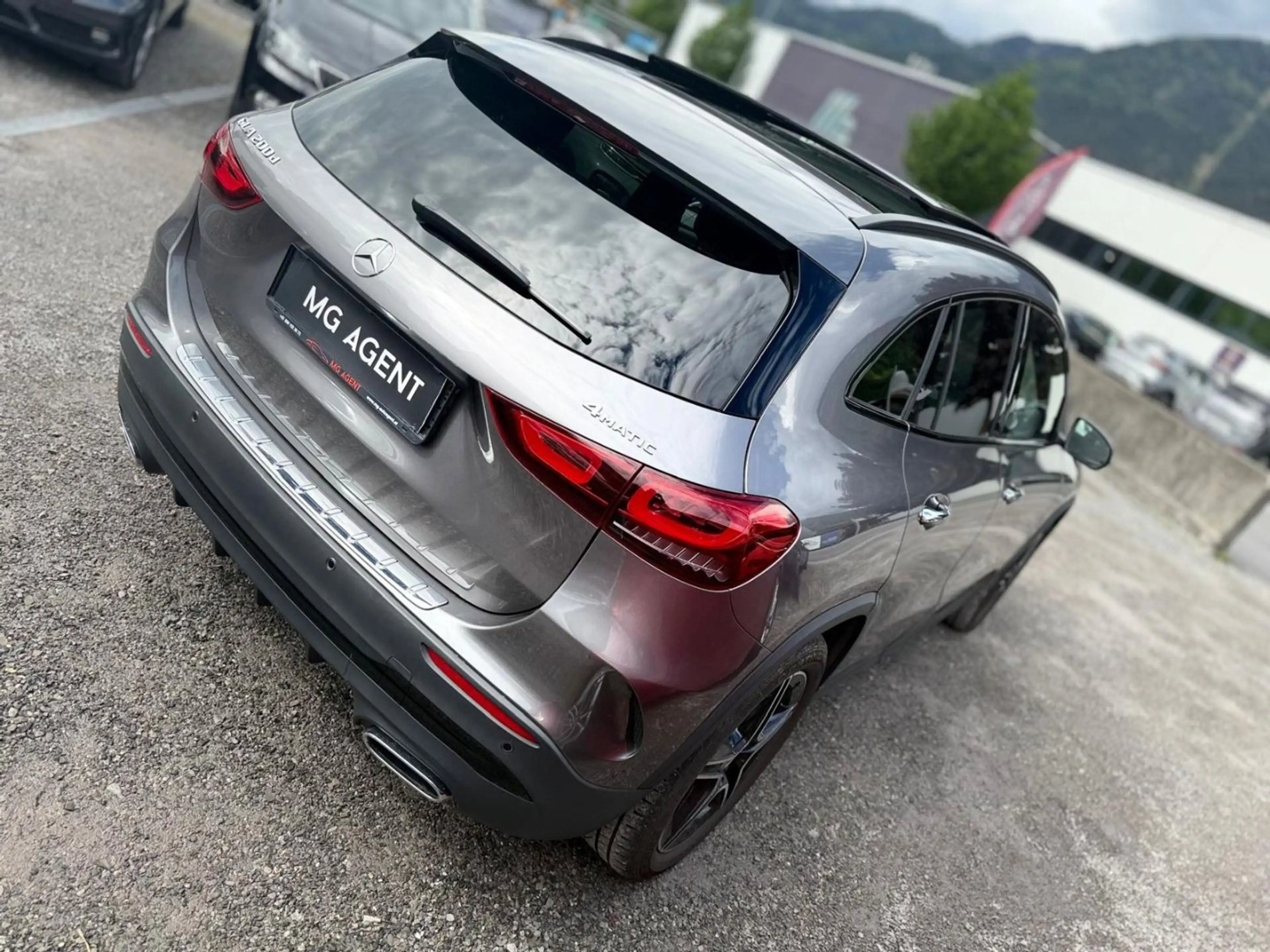 Mercedes-Benz GLA 200 GLA-Klasse GLA 200 d AMG Line 4Matic — photo 4