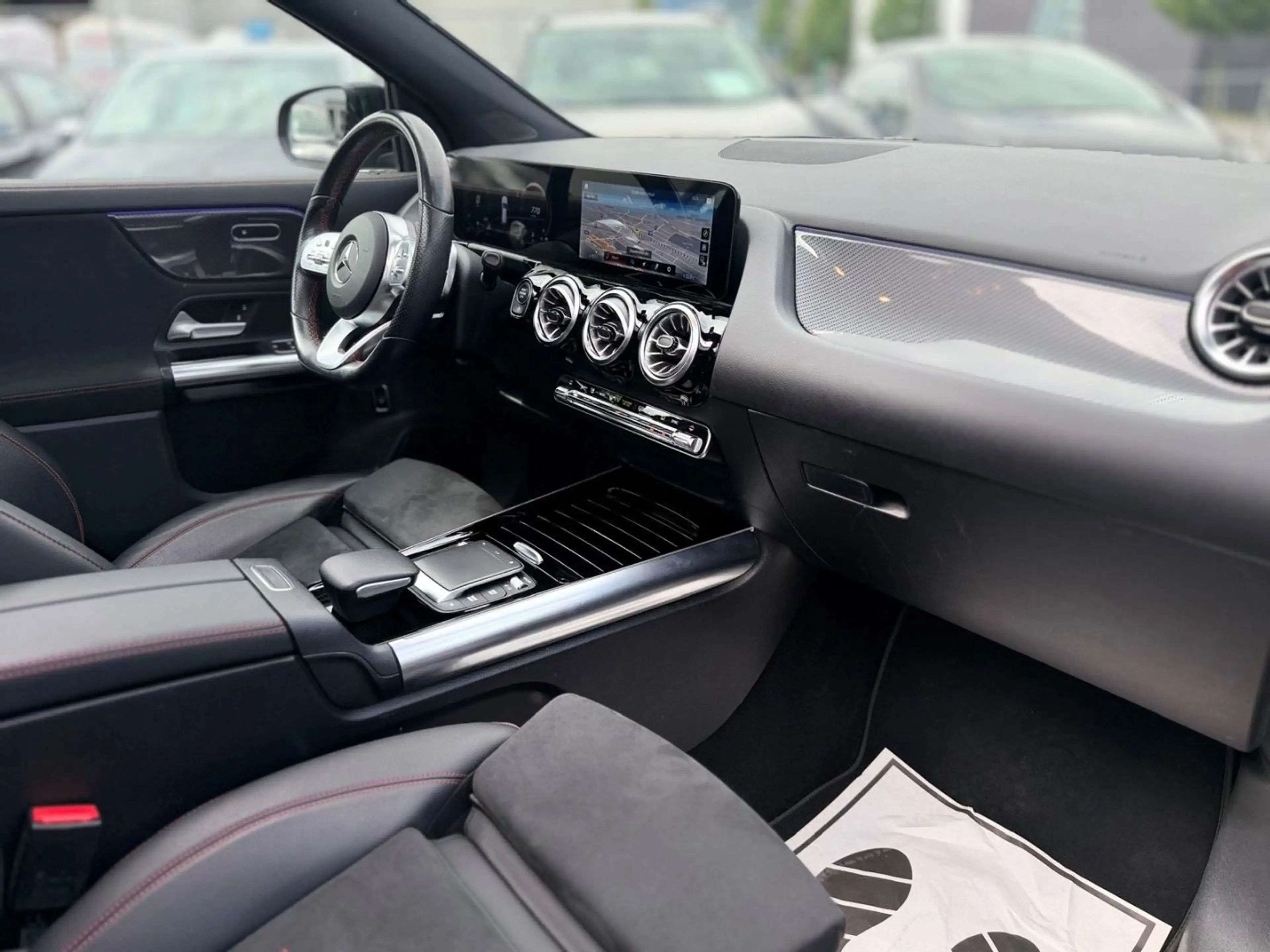 Mercedes-Benz GLA 200 GLA-Klasse GLA 200 d AMG Line 4Matic — photo 11