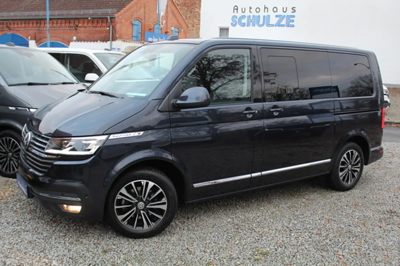 Volkswagen T6.1 Multivan Generation SIX DSG wie Highline Blau - 1