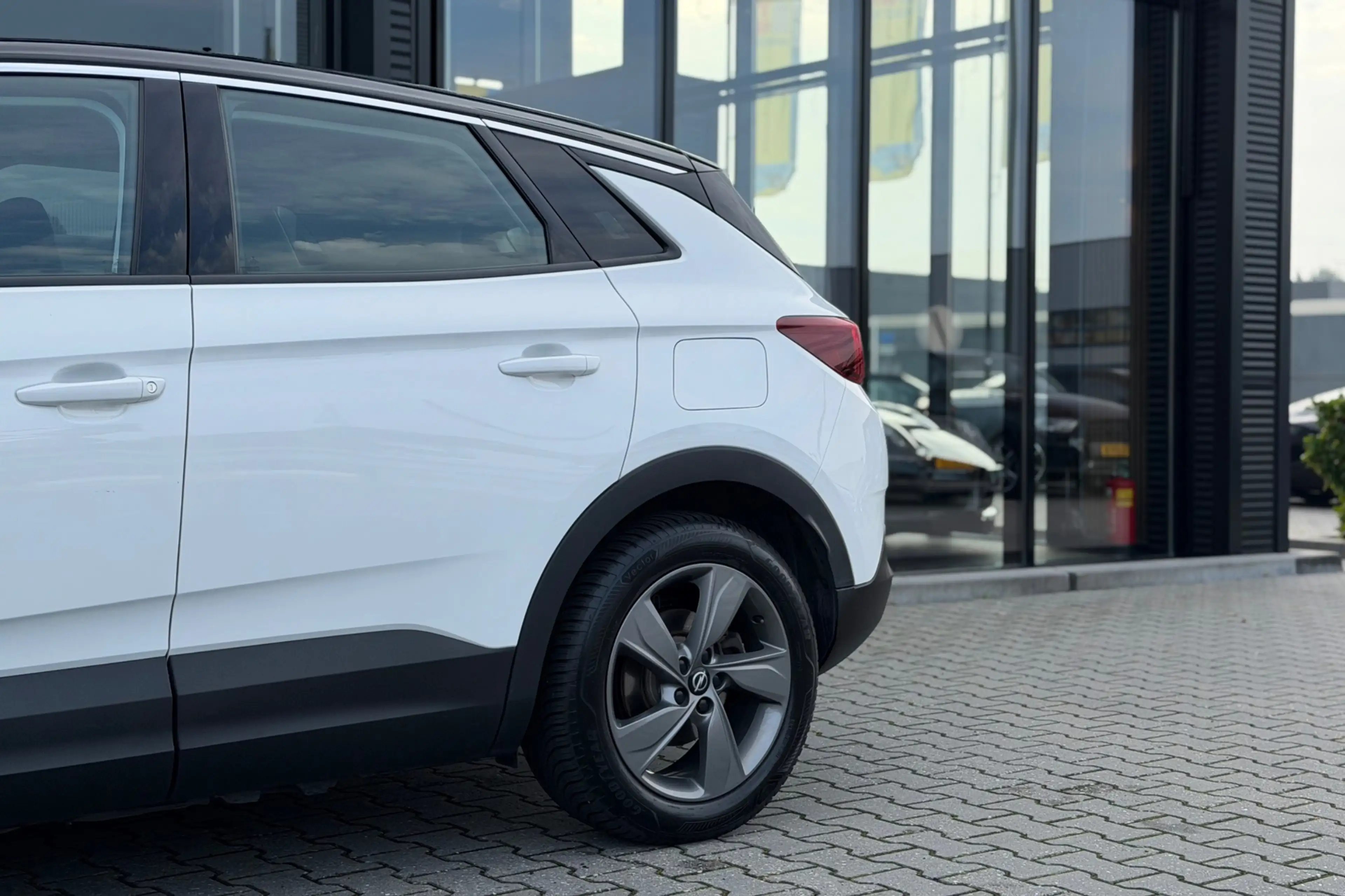 Opel Grandland X 1.6 Turbo Hybrid Business Edition, CarPlay, Camera — photo 5
