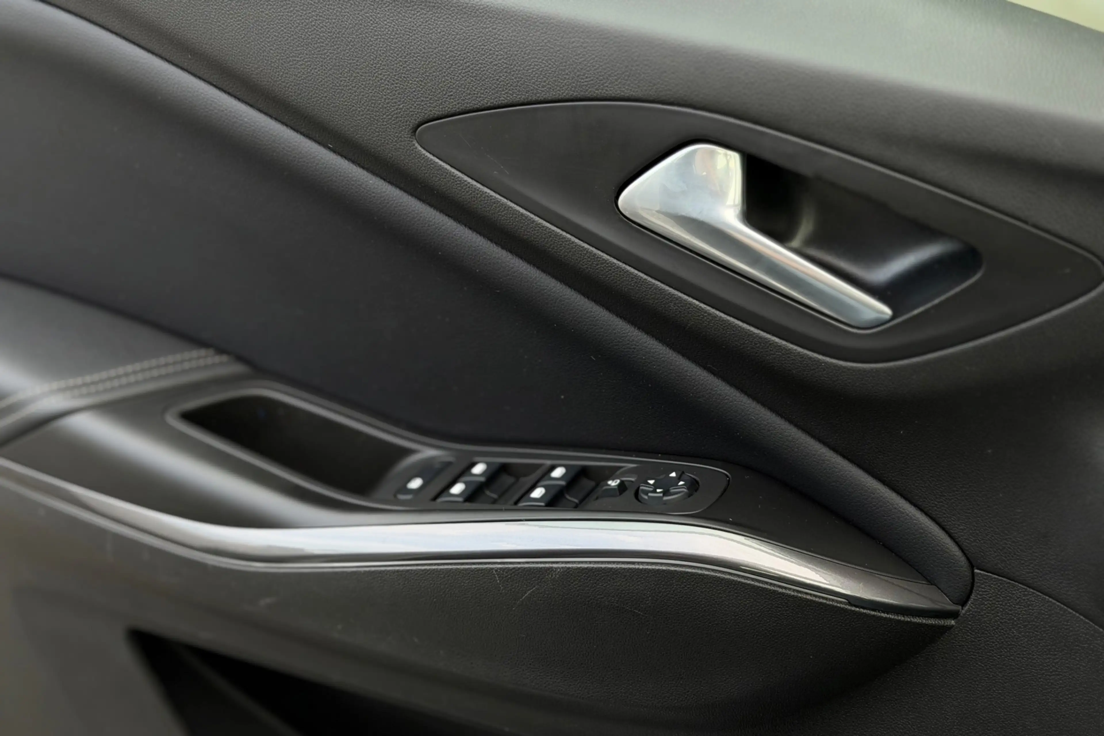 Opel Grandland X 1.6 Turbo Hybrid Business Edition, CarPlay, Camera — photo 11