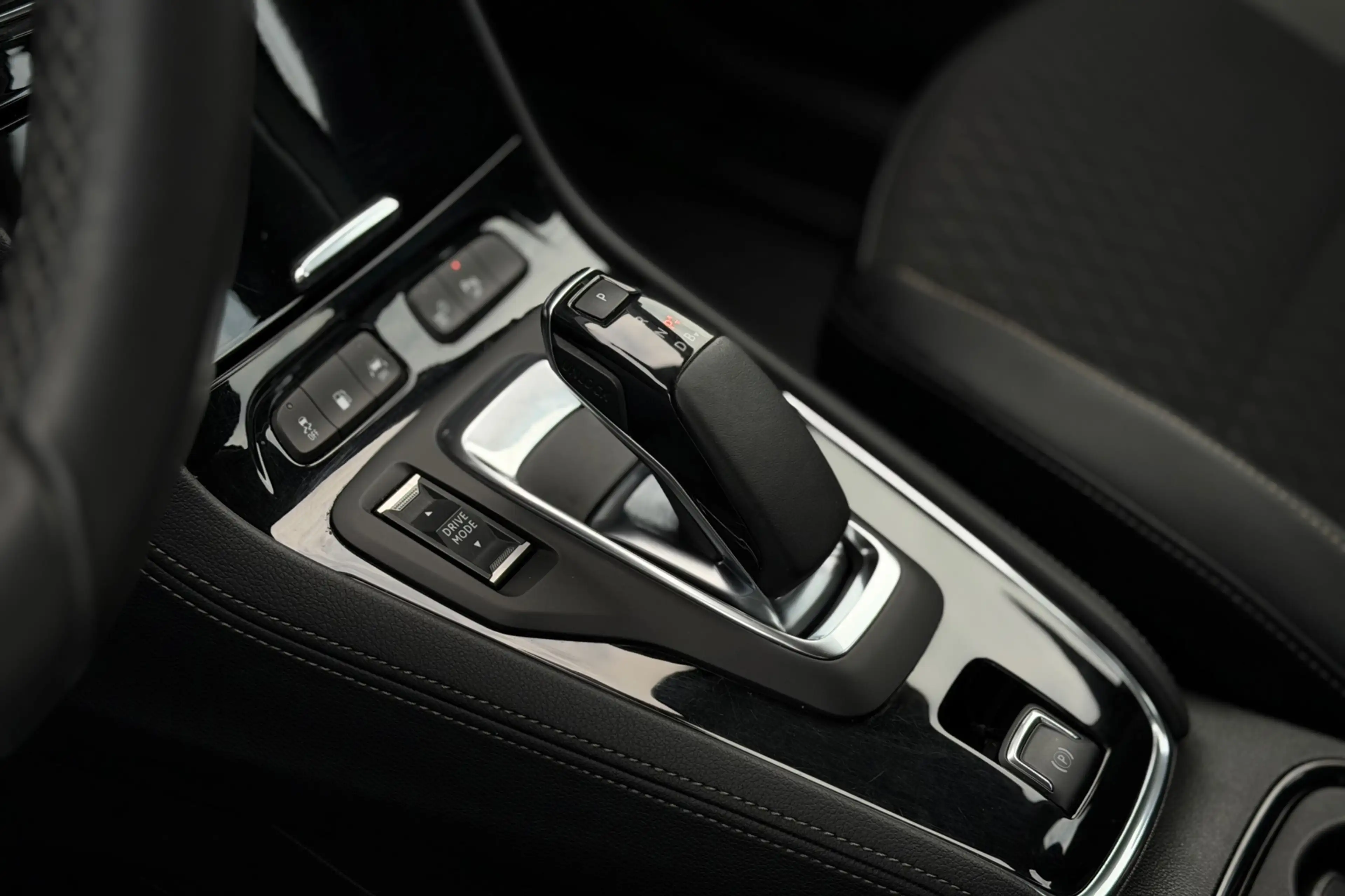 Opel Grandland X 1.6 Turbo Hybrid Business Edition, CarPlay, Camera — photo 15