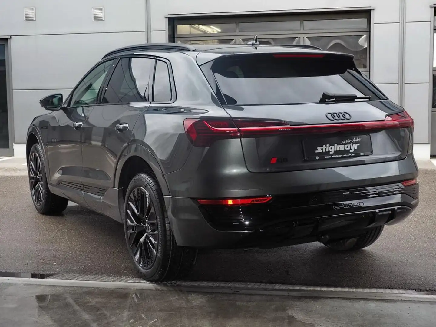 Audi Q8 e-tron S line 55 quattro Head-Up AHK Panorama Grau - 2
