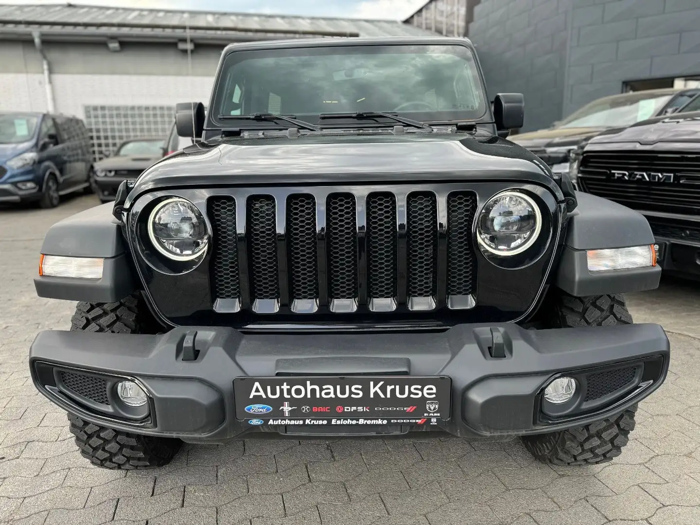 Jeep Wrangler Willys 3,6 V6 209kW Allrad Automatik Noir - 2