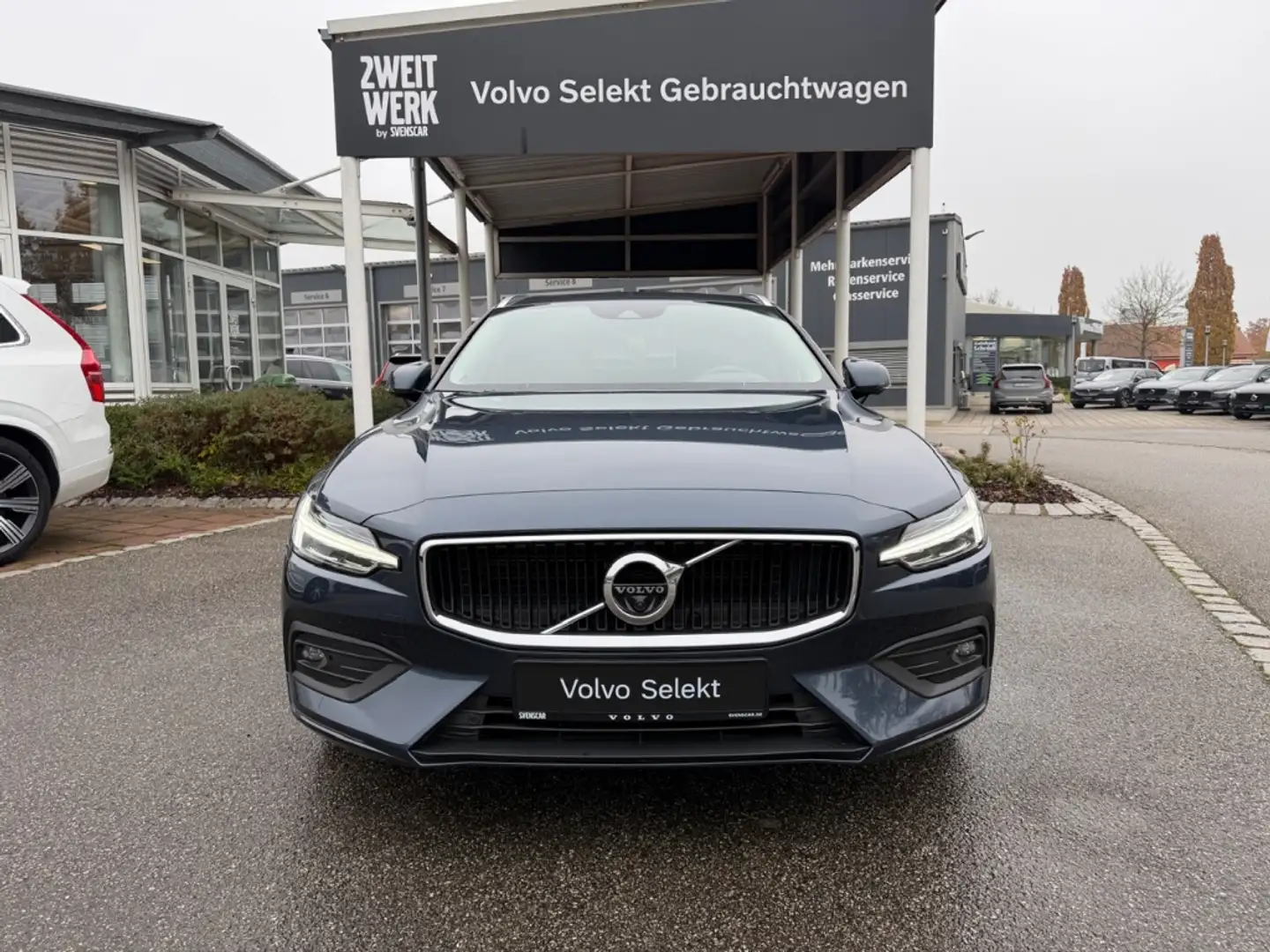 Volvo V60 Momentum Pro D3 HUD StandHZG El. Panodach Navi Led Blau - 2