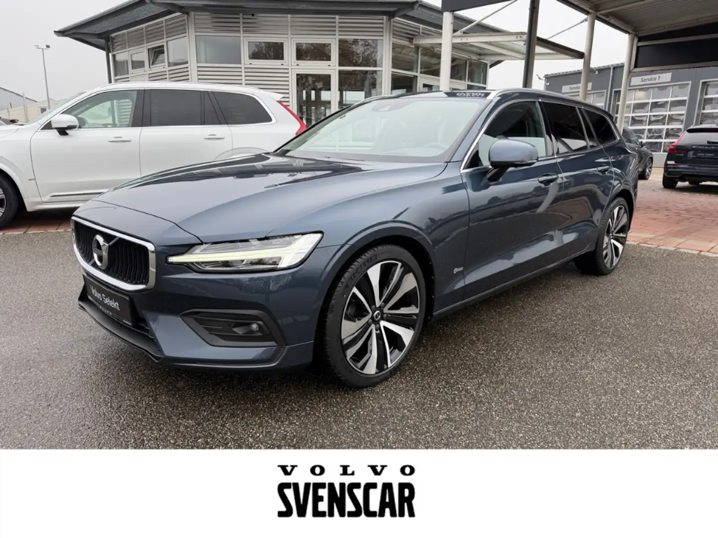 Volvo V60 Momentum Pro D3 HUD StandHZG El. Panodach Navi Led Blau - 1