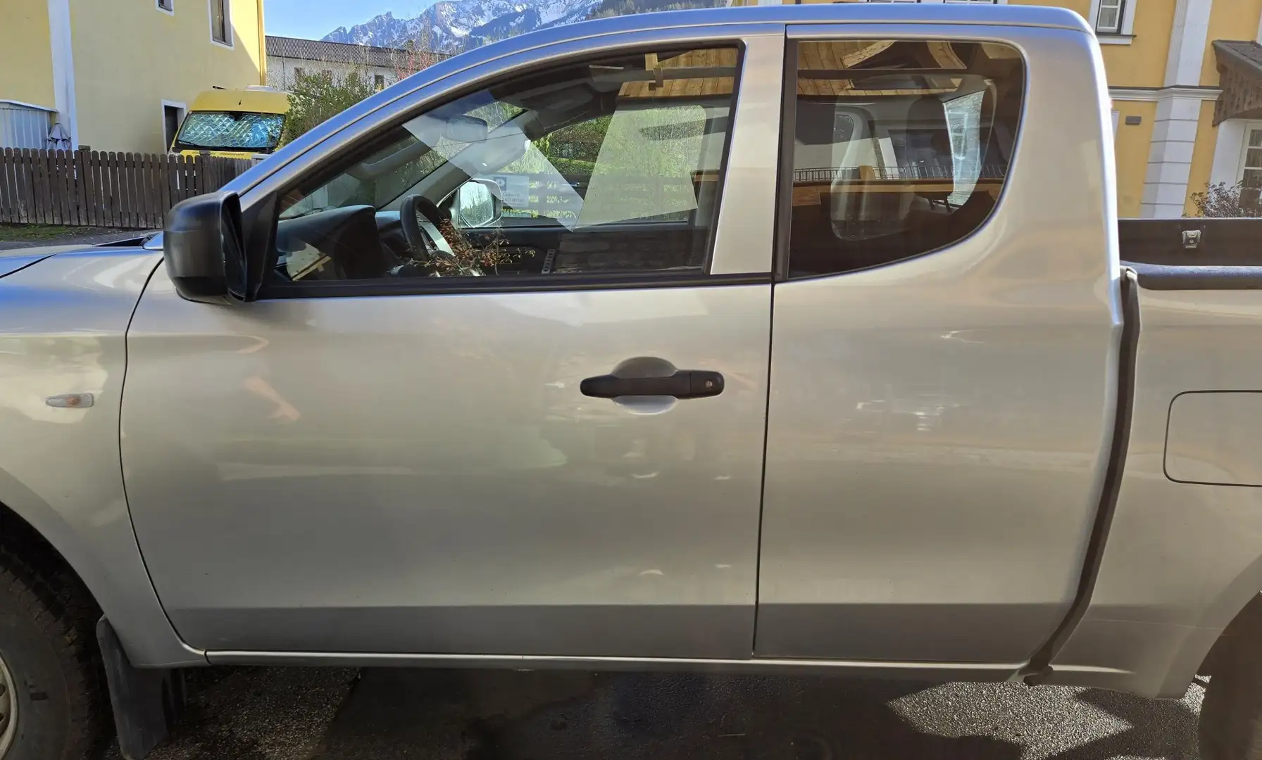 Mitsubishi L200 L 200 KK DI-D 2,4 Invite 4WD Grau - 2