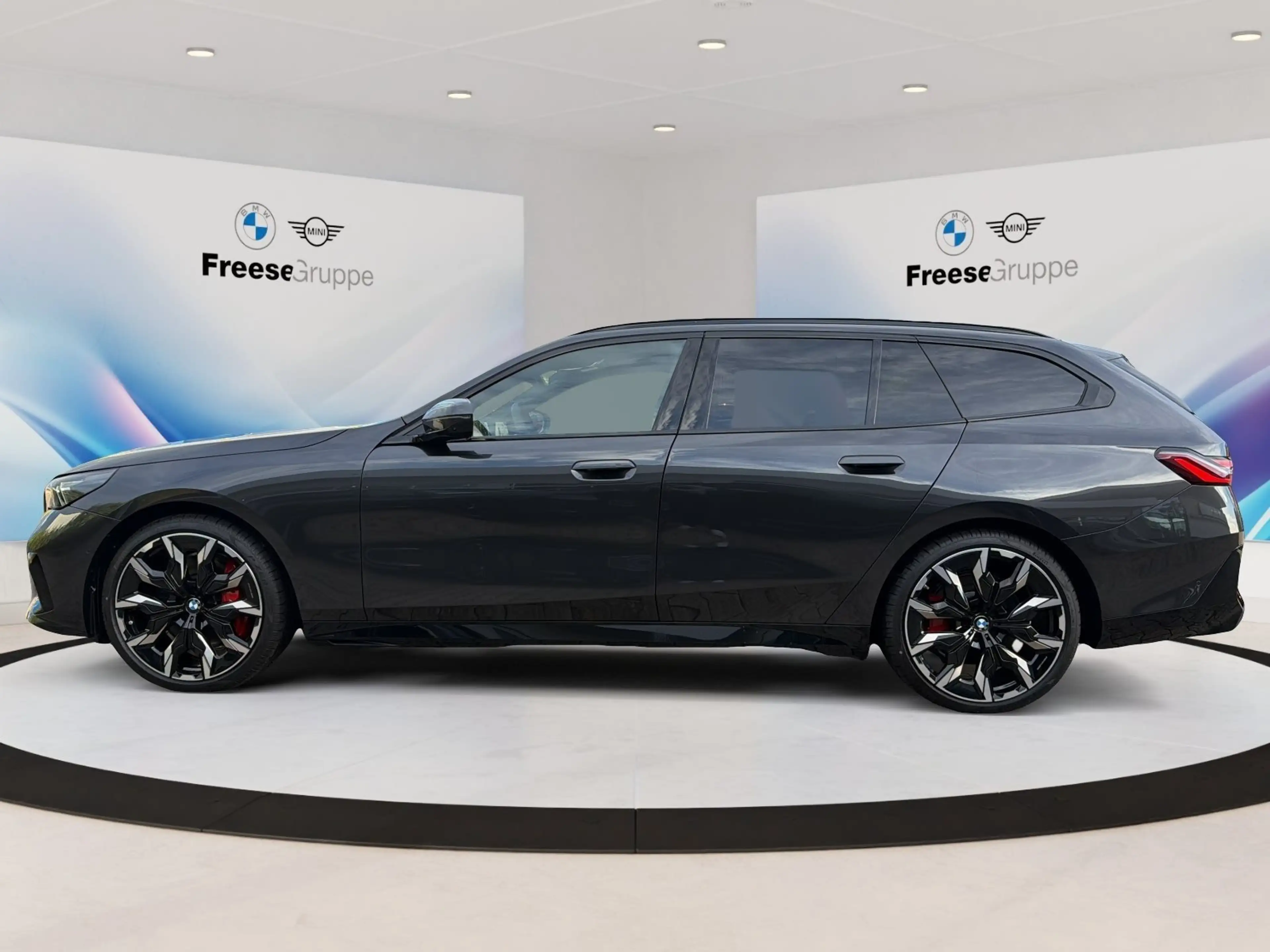 BMW 540 d xDrive Touring — photo 3