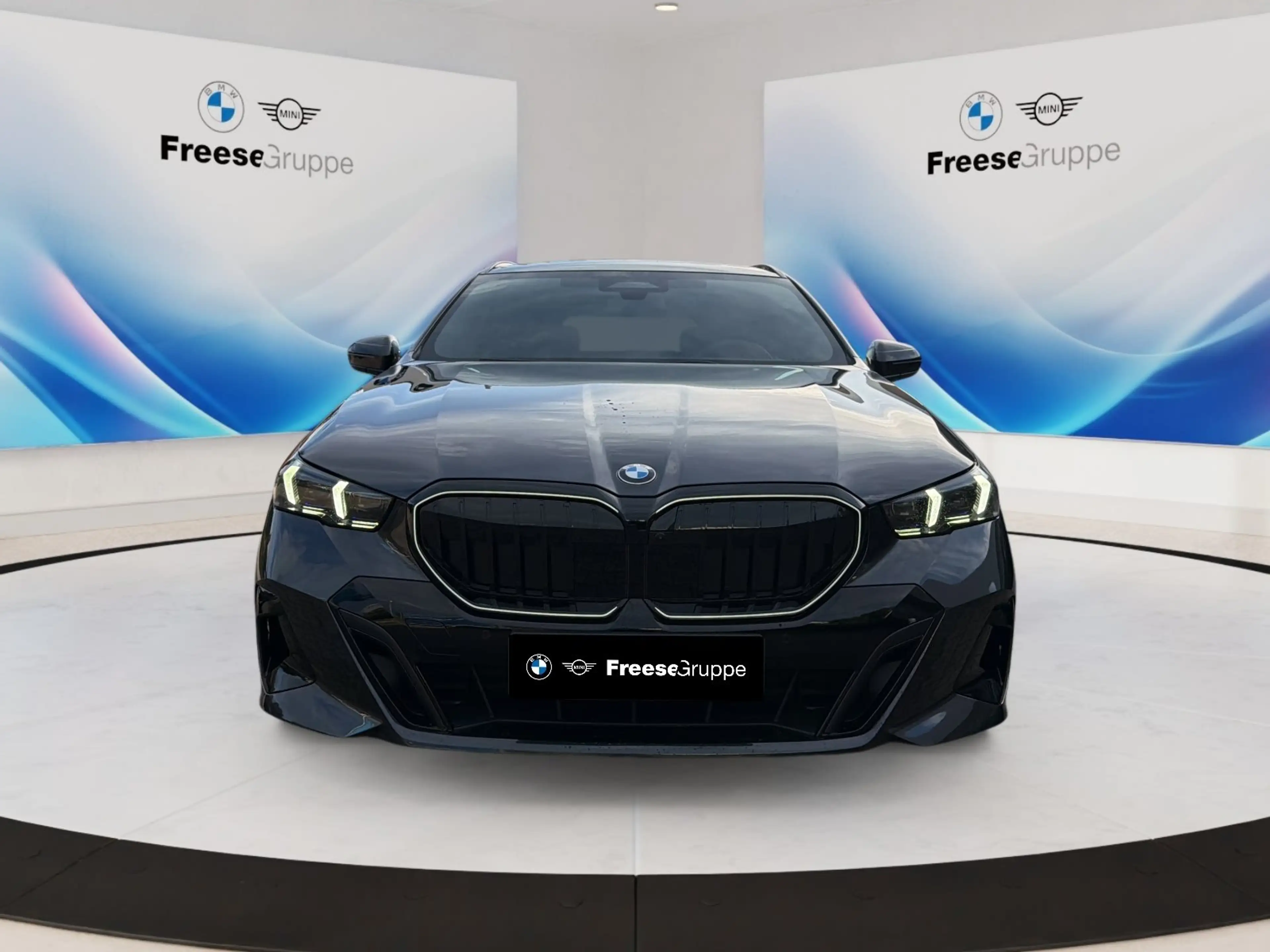 BMW 540 d xDrive Touring — photo 2