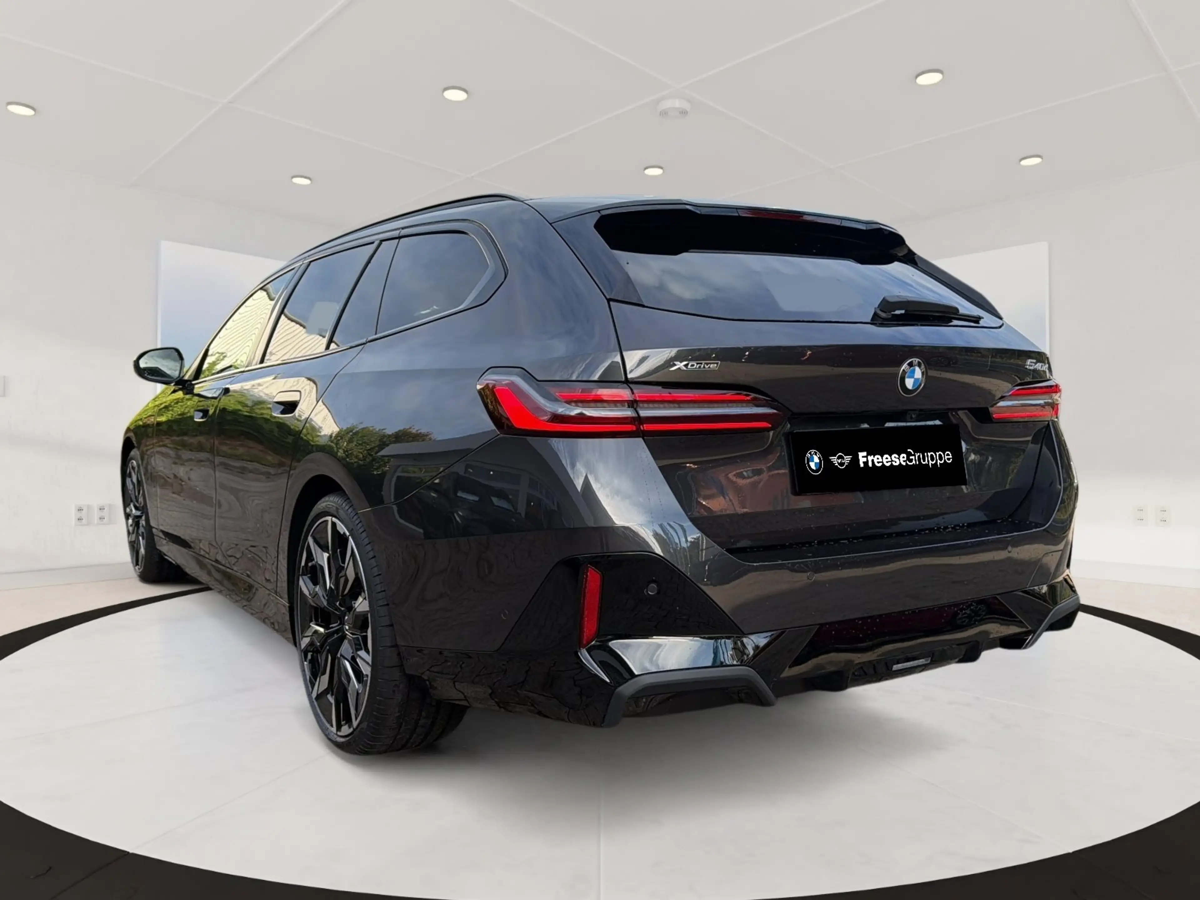 BMW 540 d xDrive Touring — photo 4