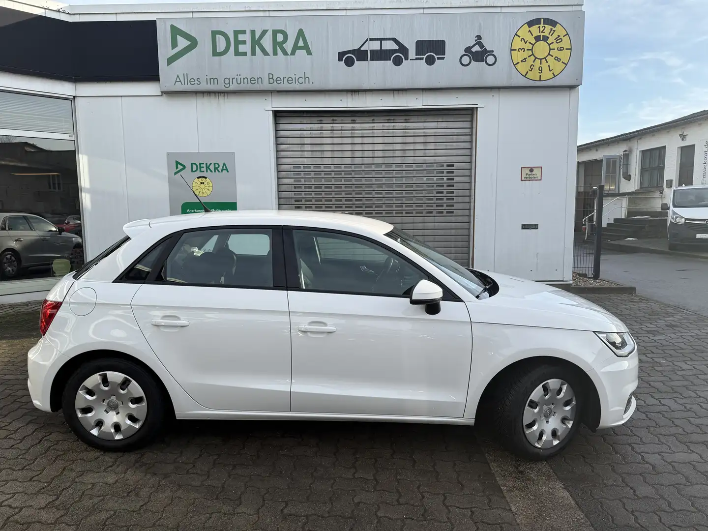 Audi A1 TFSI 5trg "sport" DSG mit Klima/Navi/PDC/MFL/Alus/ Weiß - 2