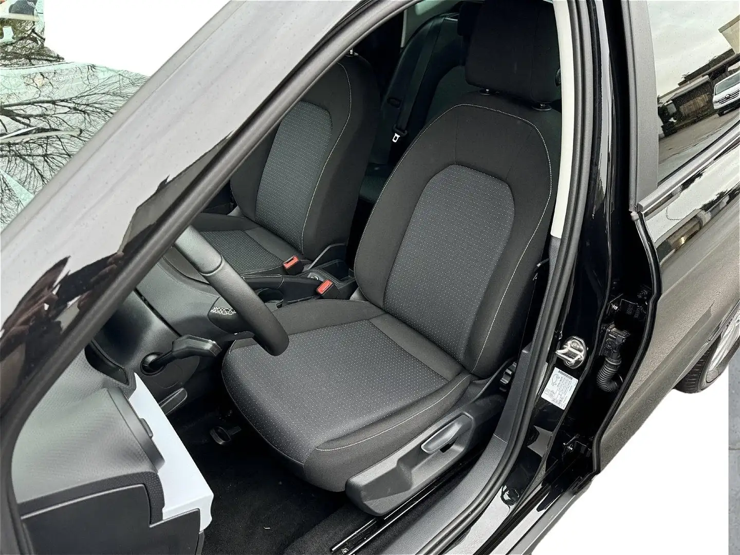 SEAT Arona 1.0 TSi STYLE*KLIMA*NAVI*PDC*SITZHEIZUNG*DAB* Schwarz - 2
