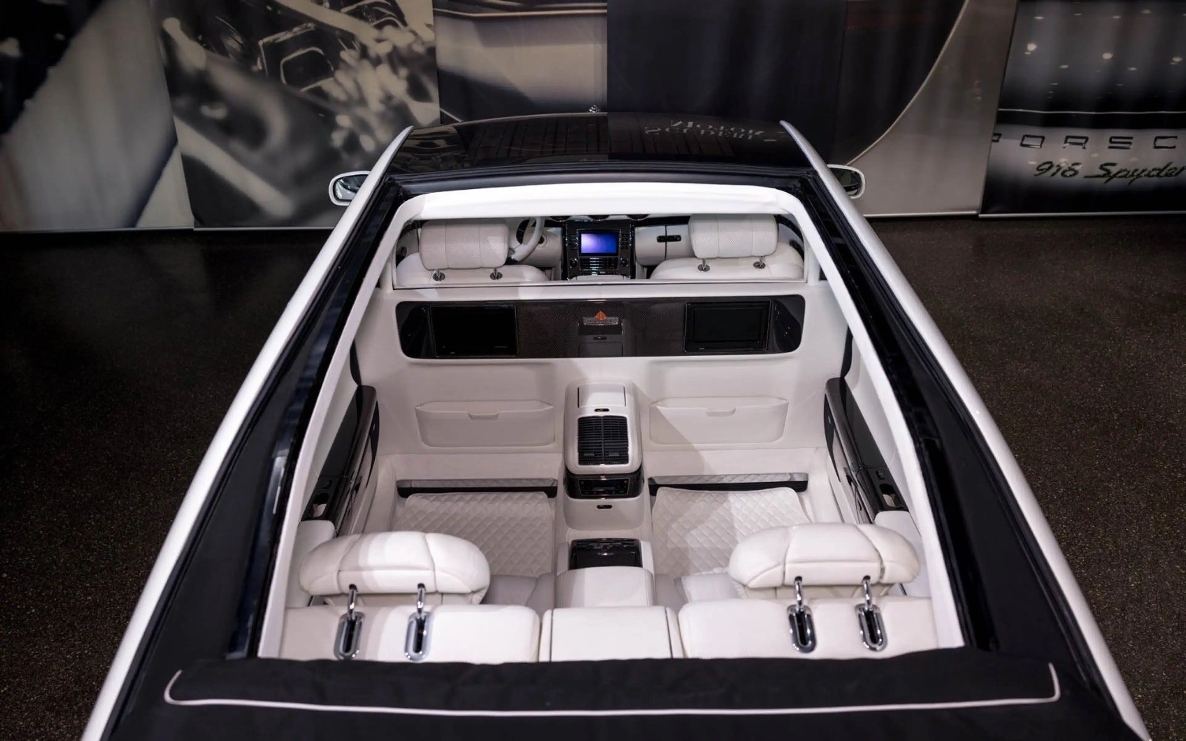 Maybach 62 S LANDAULET — photo 11