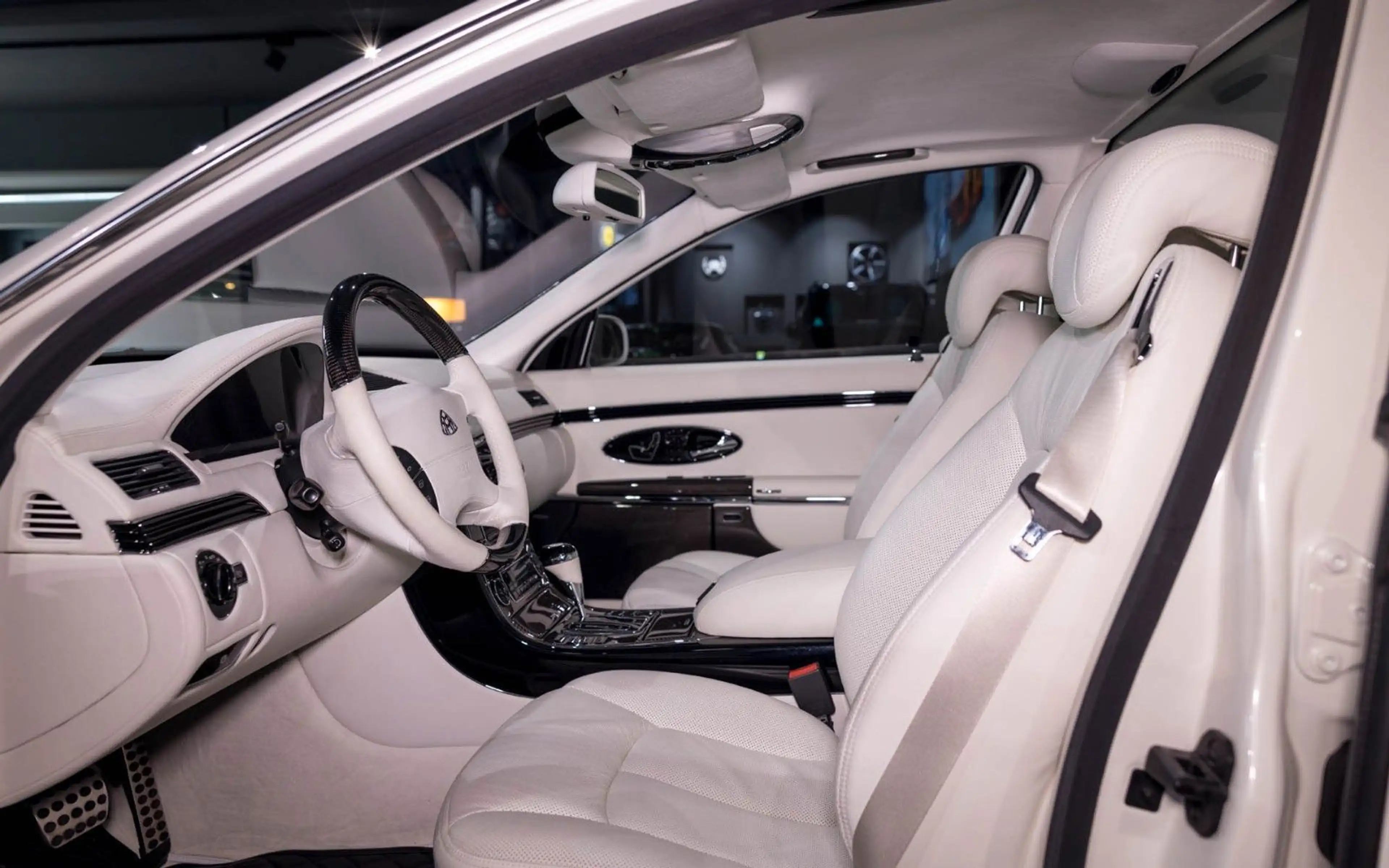 Maybach 62 S LANDAULET — photo 13