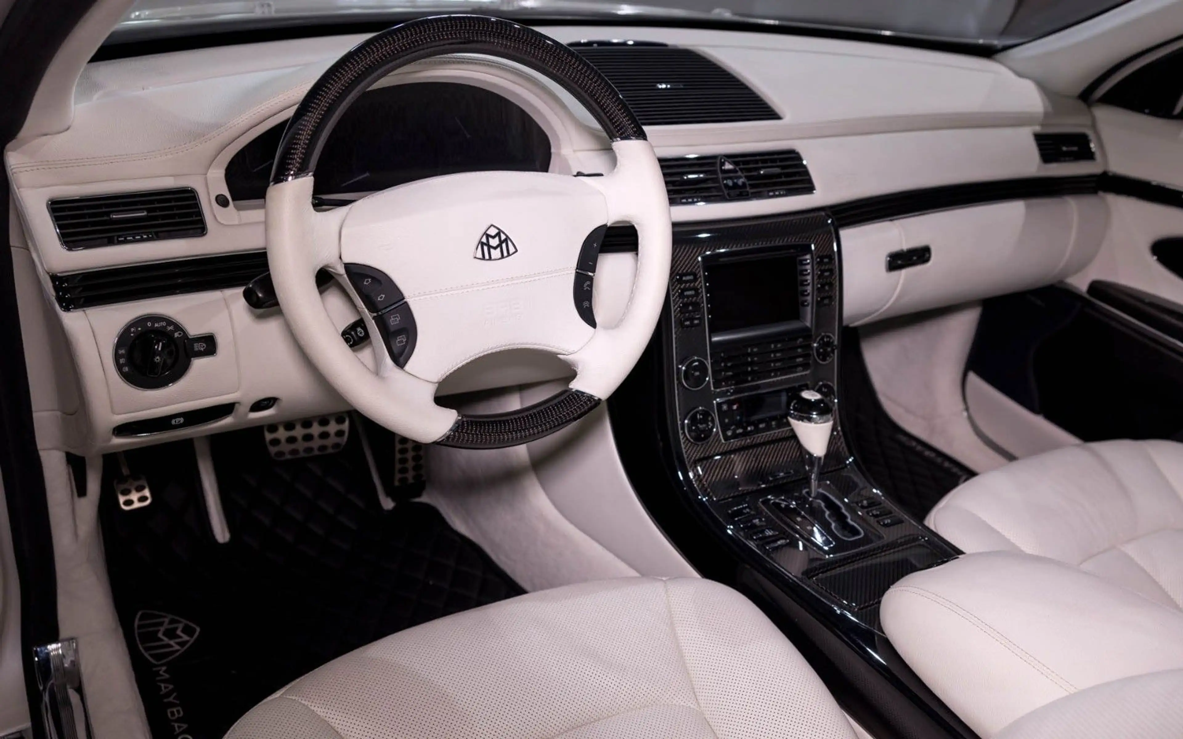 Maybach 62 S LANDAULET — photo 14