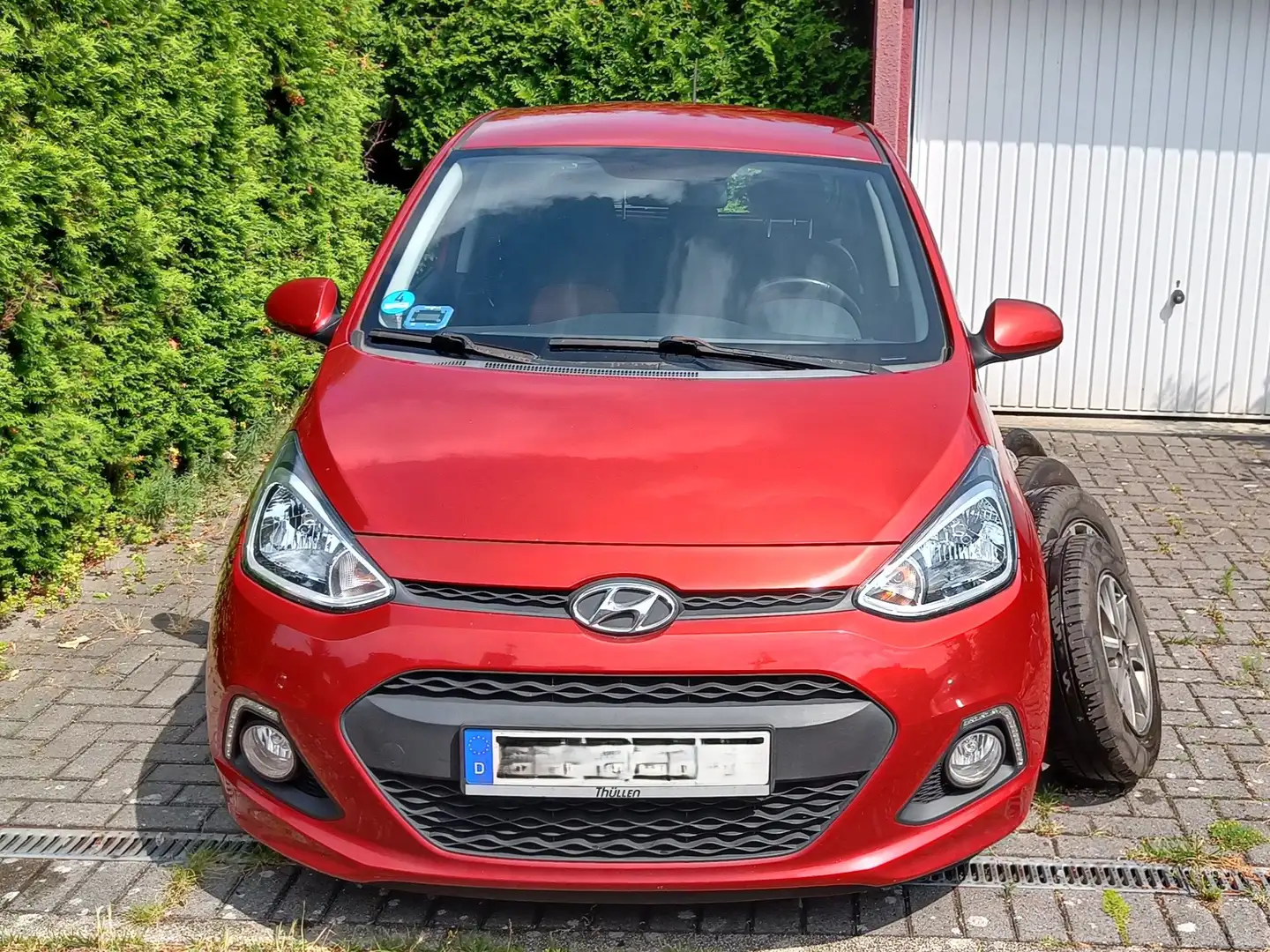 Hyundai i10 i10 1.2 Fifa World Cup Edition Rot - 1