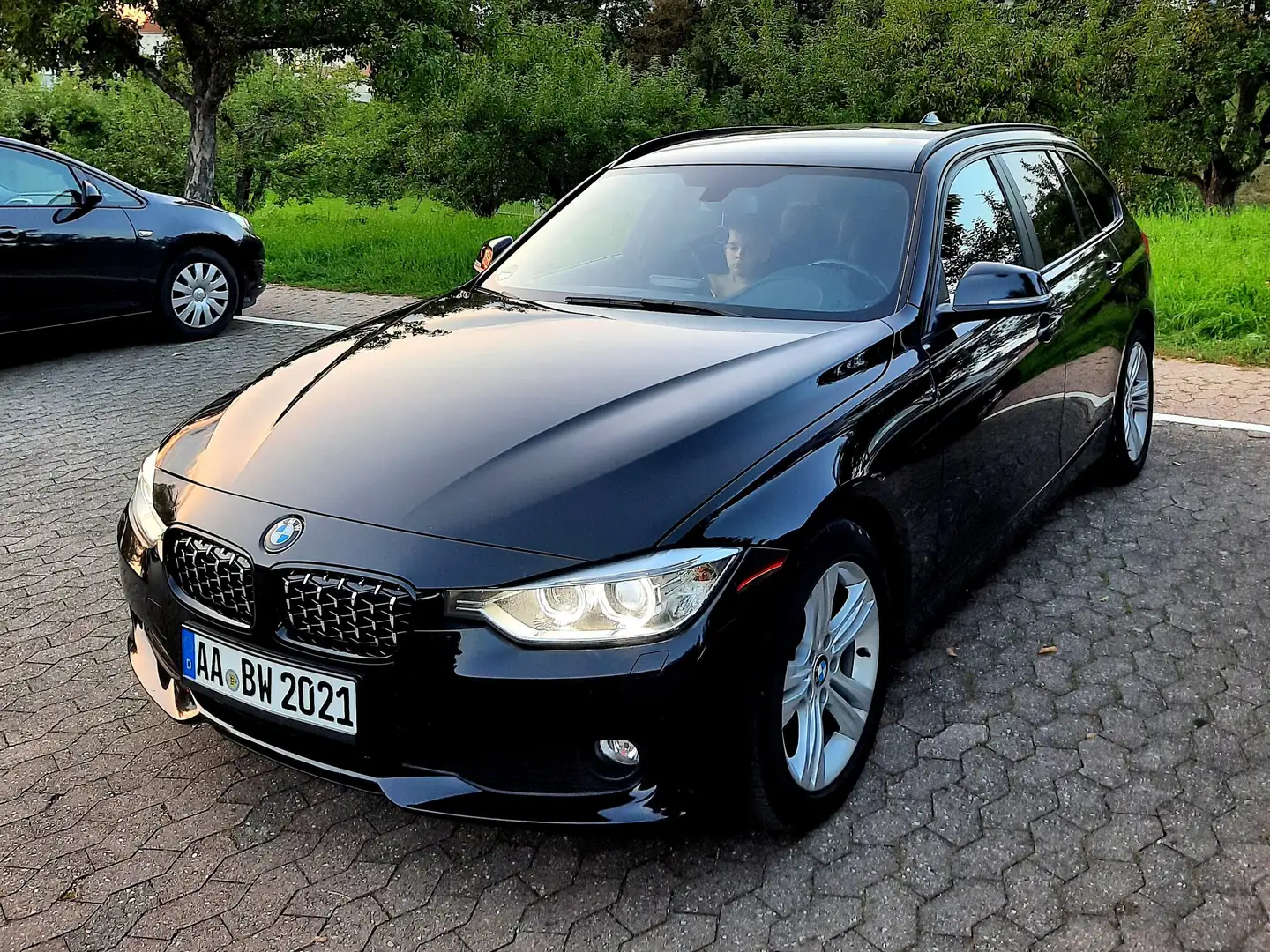 BMW 318 NEUE KETTE+DPF-GEPFLEGT, VOLLEDER, 8AUT, BIXENON Schwarz - 1