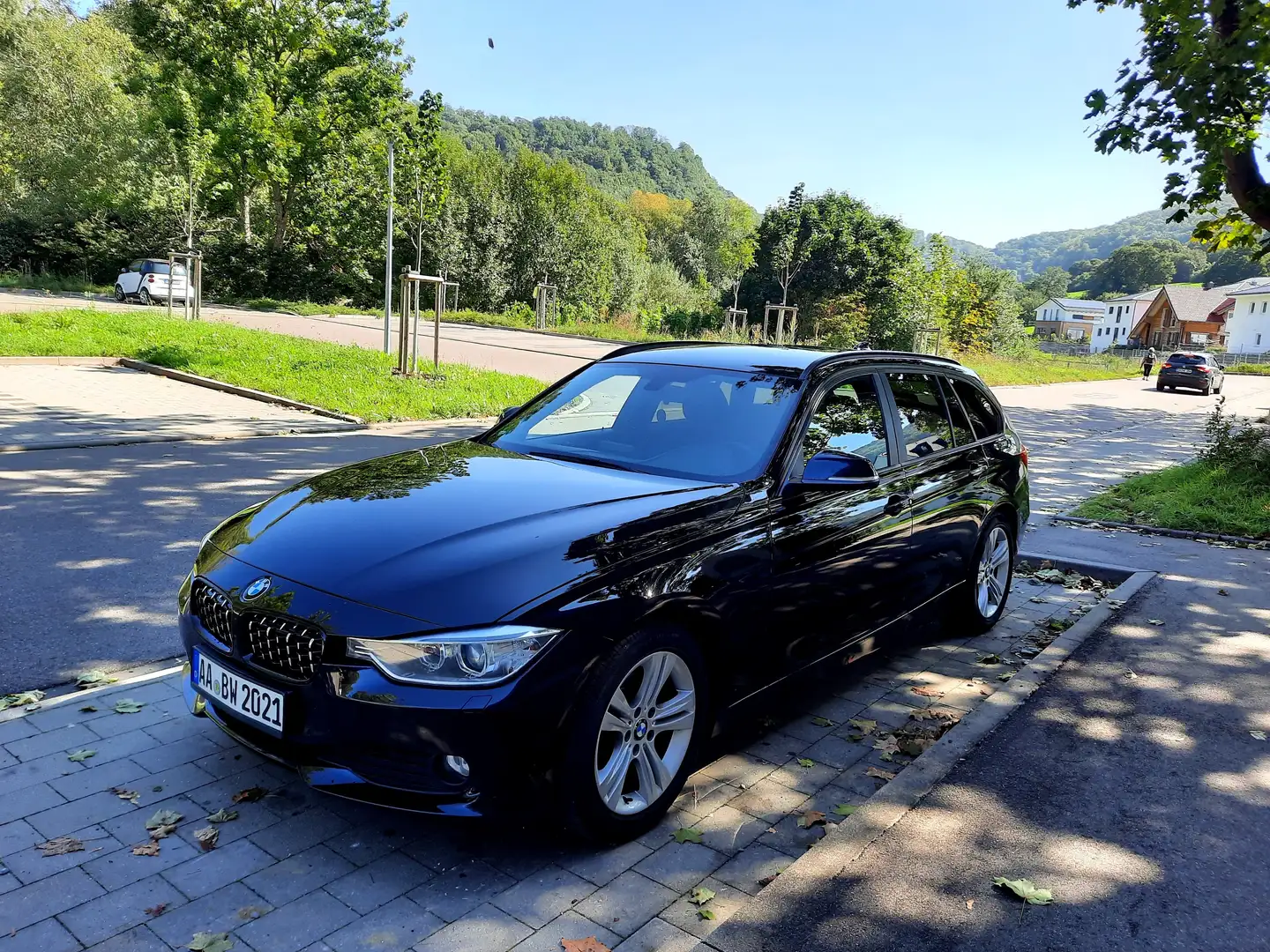 BMW 318 NEUE KETTE+DPF-GEPFLEGT, VOLLEDER, 8AUT, BIXENON Schwarz - 2