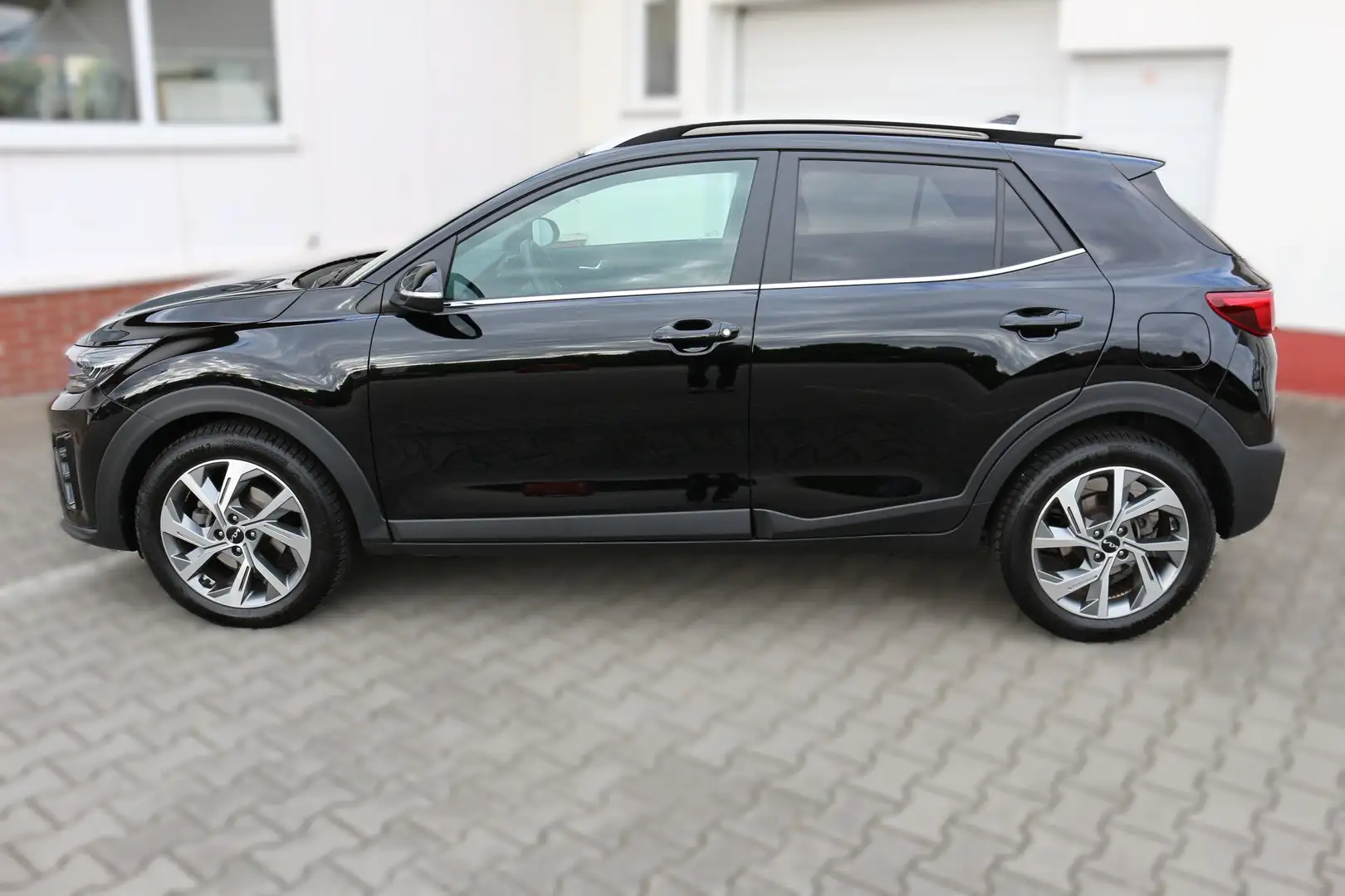 Kia Stonic GT Line Schwarz - 2