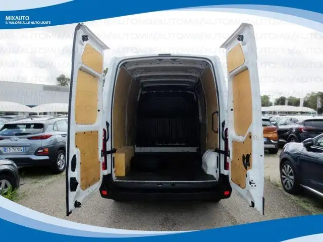 Renault Master view 11