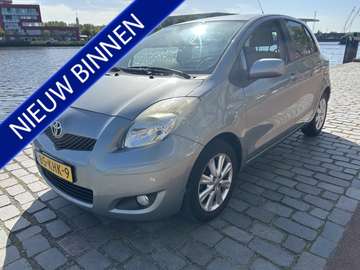 1.3 VVTi Executive 5 deurs airco/ecc navigatie