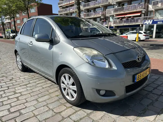 Toyota Yaris view 4
