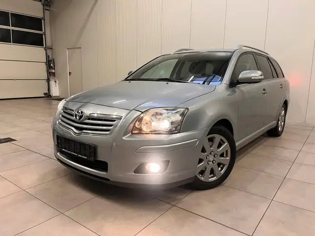 Toyota Avensis Kombi 1.8 / AHK / NAVI / LM-FELGEN