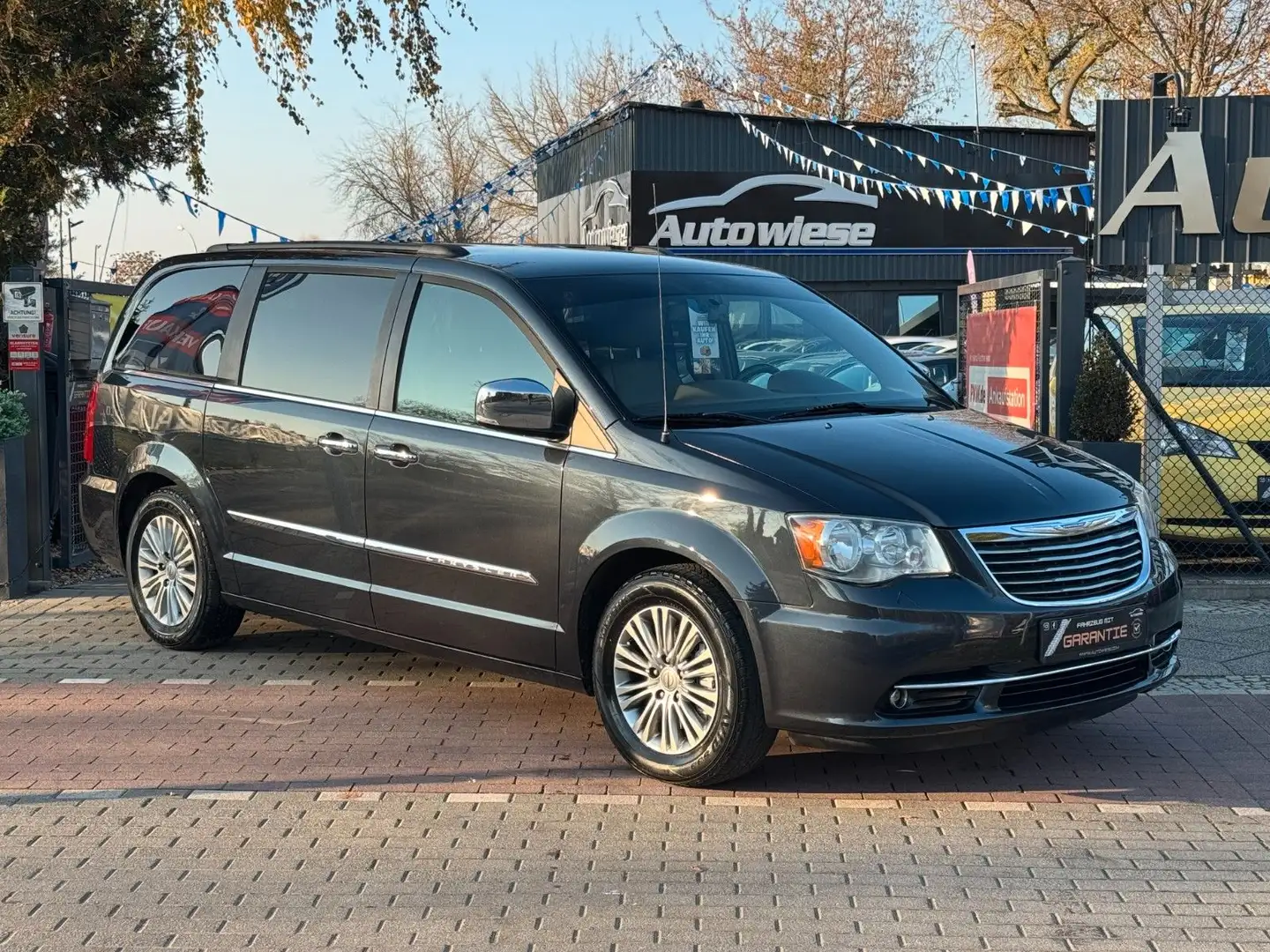 Chrysler Grand Voyager 3.6 LPG*Town&Country*Aut*TV*7Sitze Gris - 1