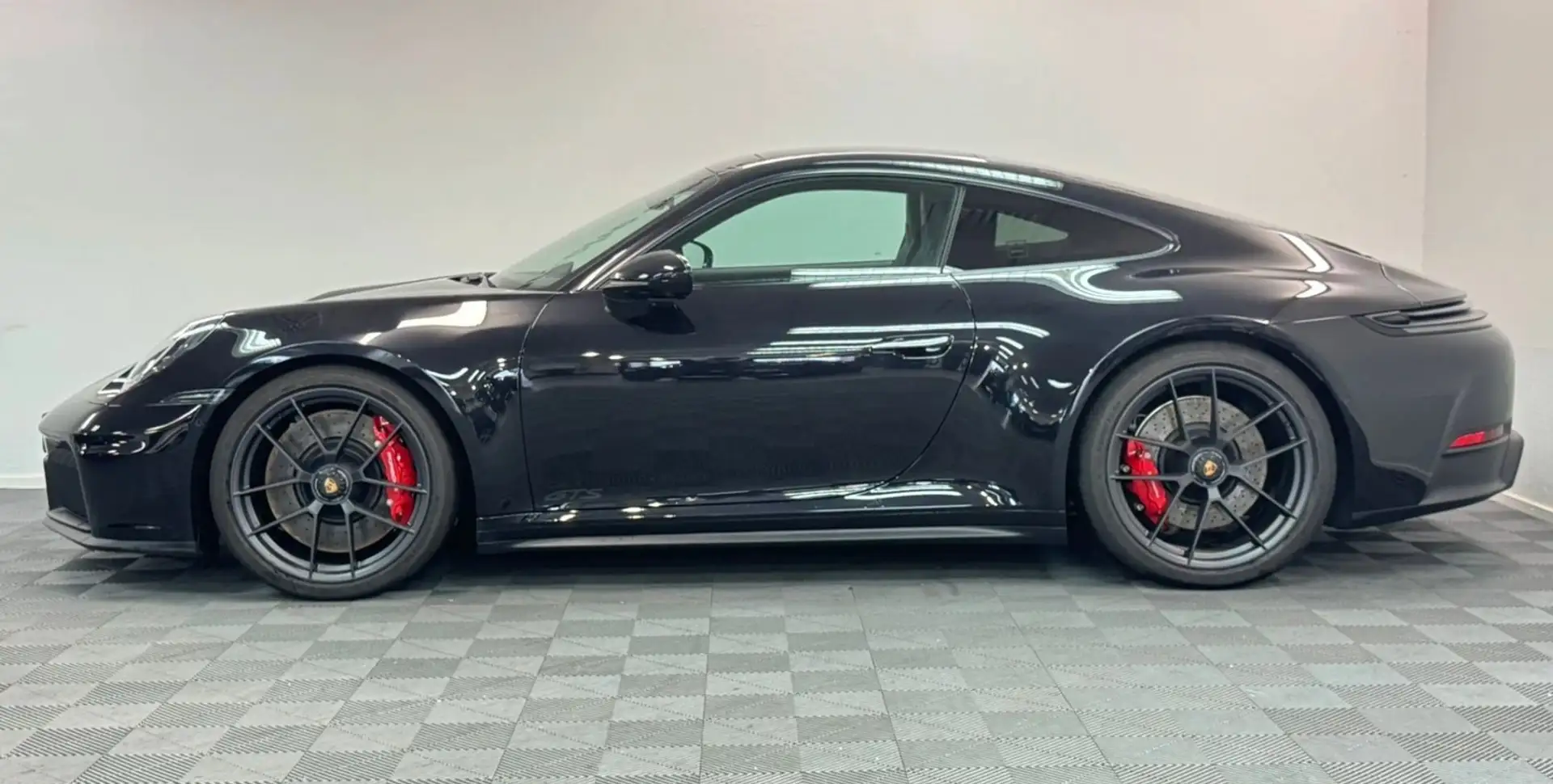 Porsche 911 Carrera 4 GTS T-Hybrid Schwarz - 2