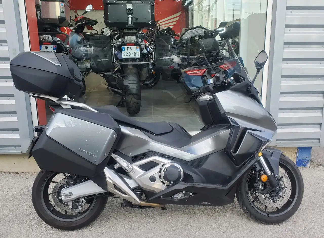 Honda Forza 750