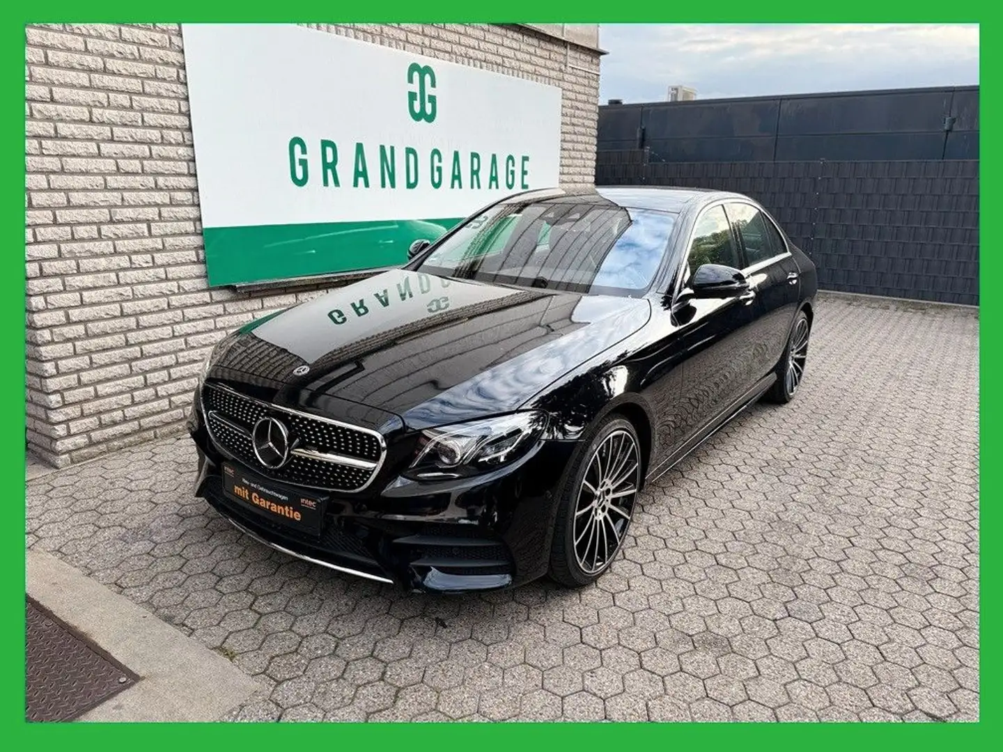 Mercedes-Benz E 350 E -Klasse Lim. E 350 e  AMG SPORT PAKET Černá - 1