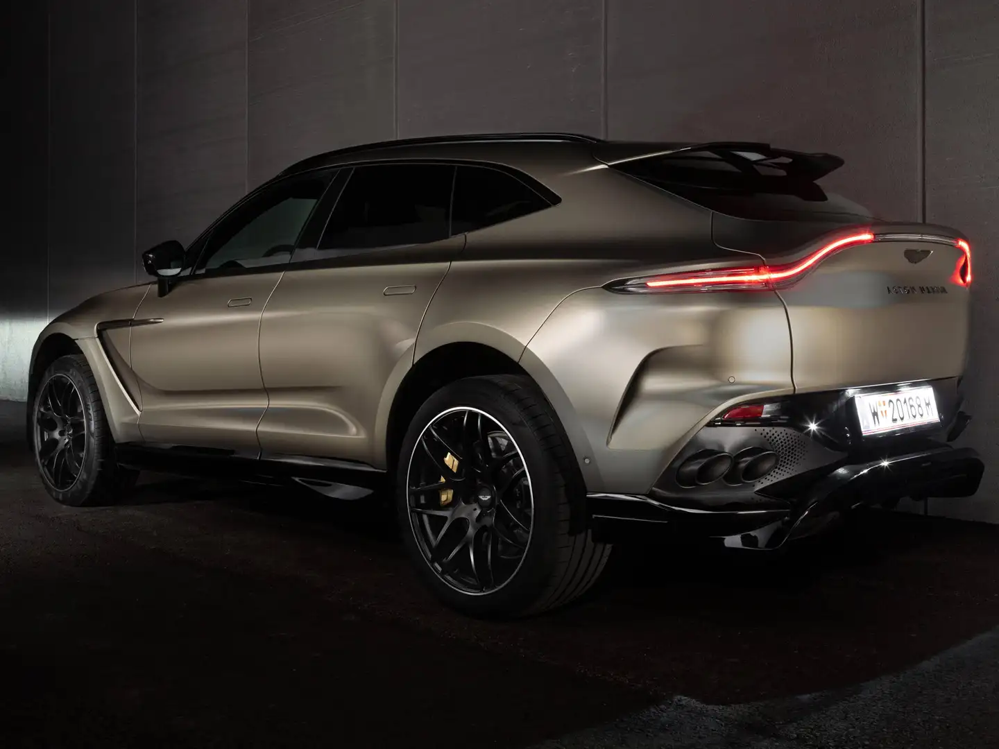 Aston Martin DBX 707 V8 Grau - 2