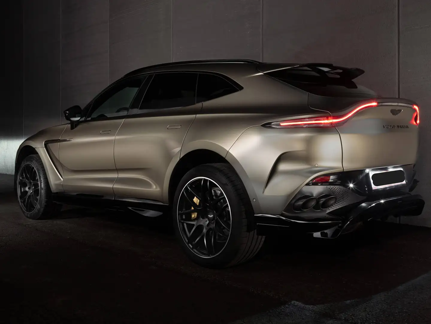 Aston Martin DBX 707 V8 Grün - 2