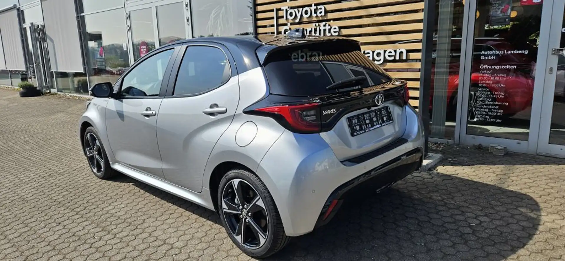 Toyota Yaris Hybrid 130 1.5 VVT-i Premiere Edition Argent - 2