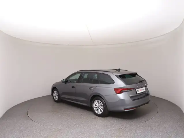 Skoda Octavia view 5