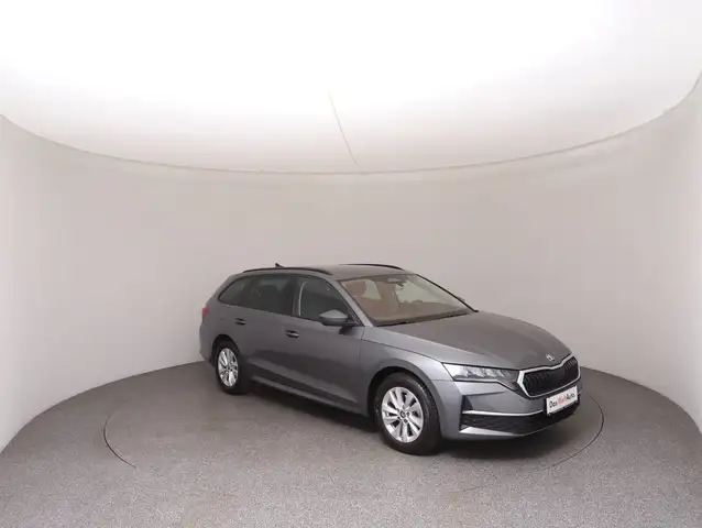 Skoda Octavia view 2