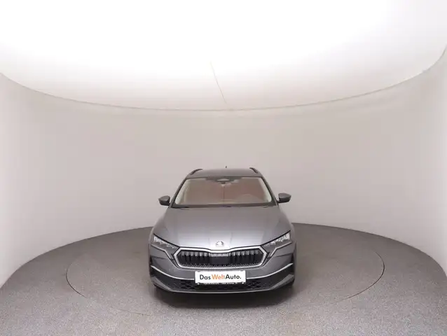 Skoda Octavia view 3